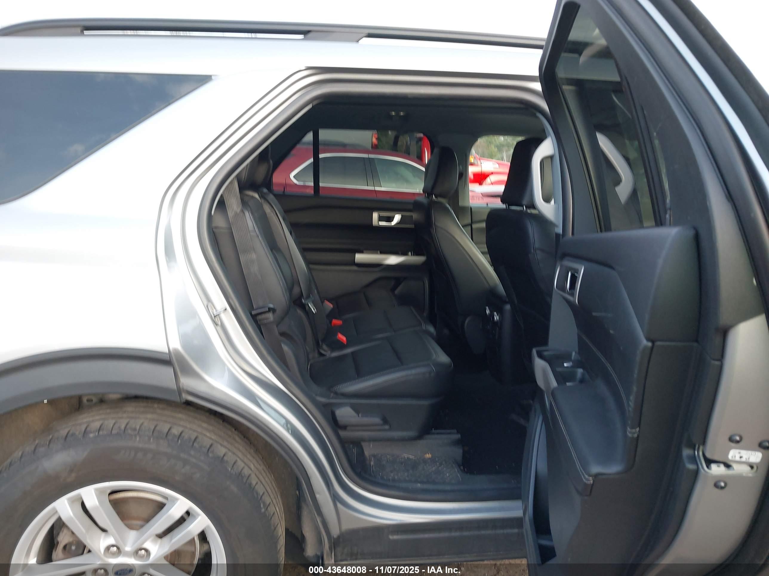 FORD EXPLORER image 8