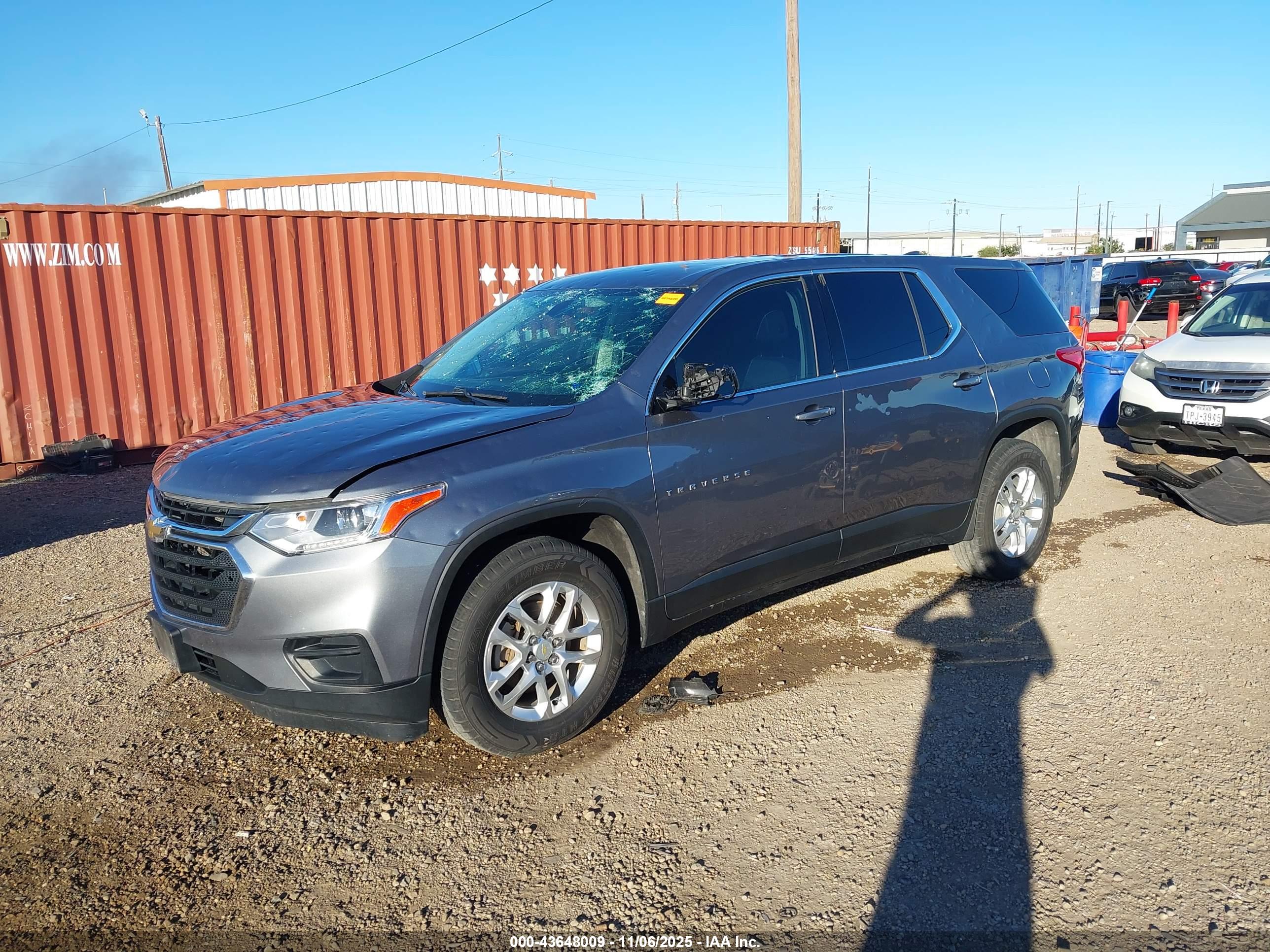 CHEVROLET TRAVERSE image 2