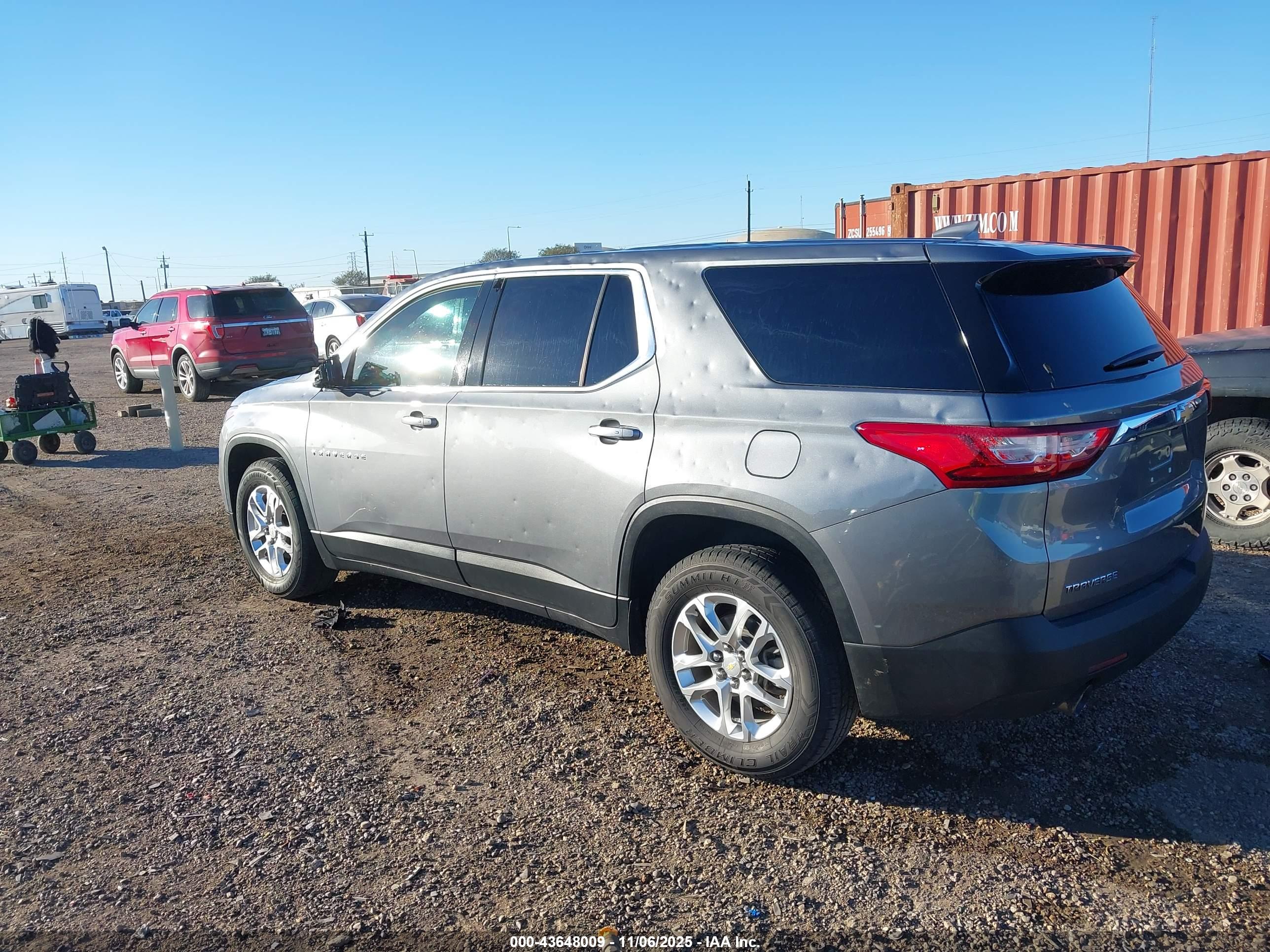 CHEVROLET TRAVERSE image 3
