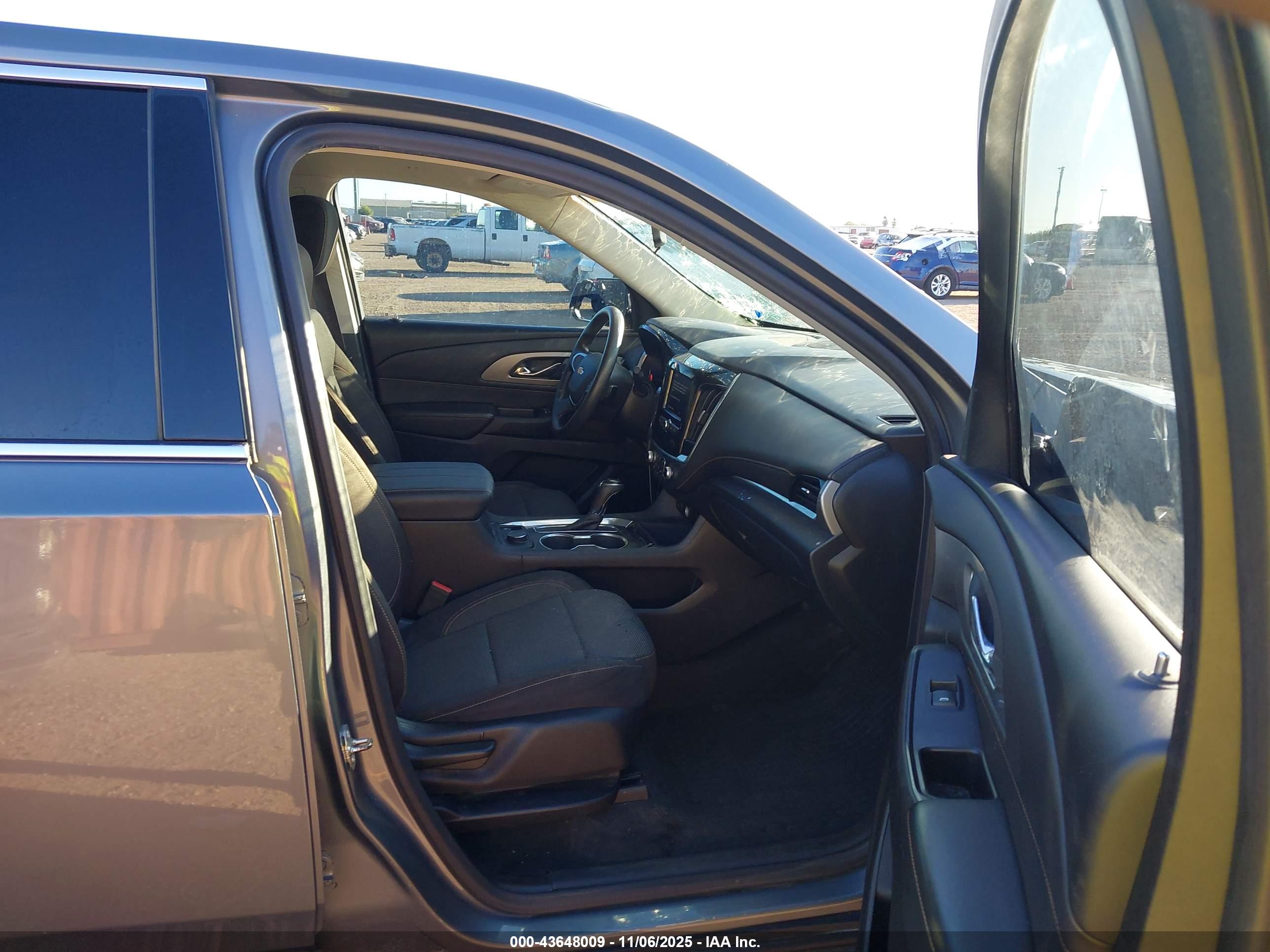CHEVROLET TRAVERSE image 5