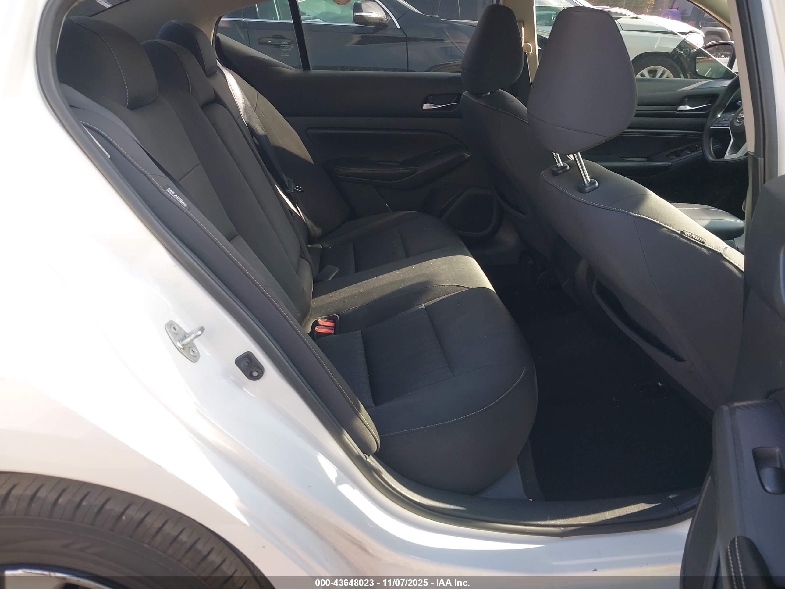NISSAN ALTIMA image 8