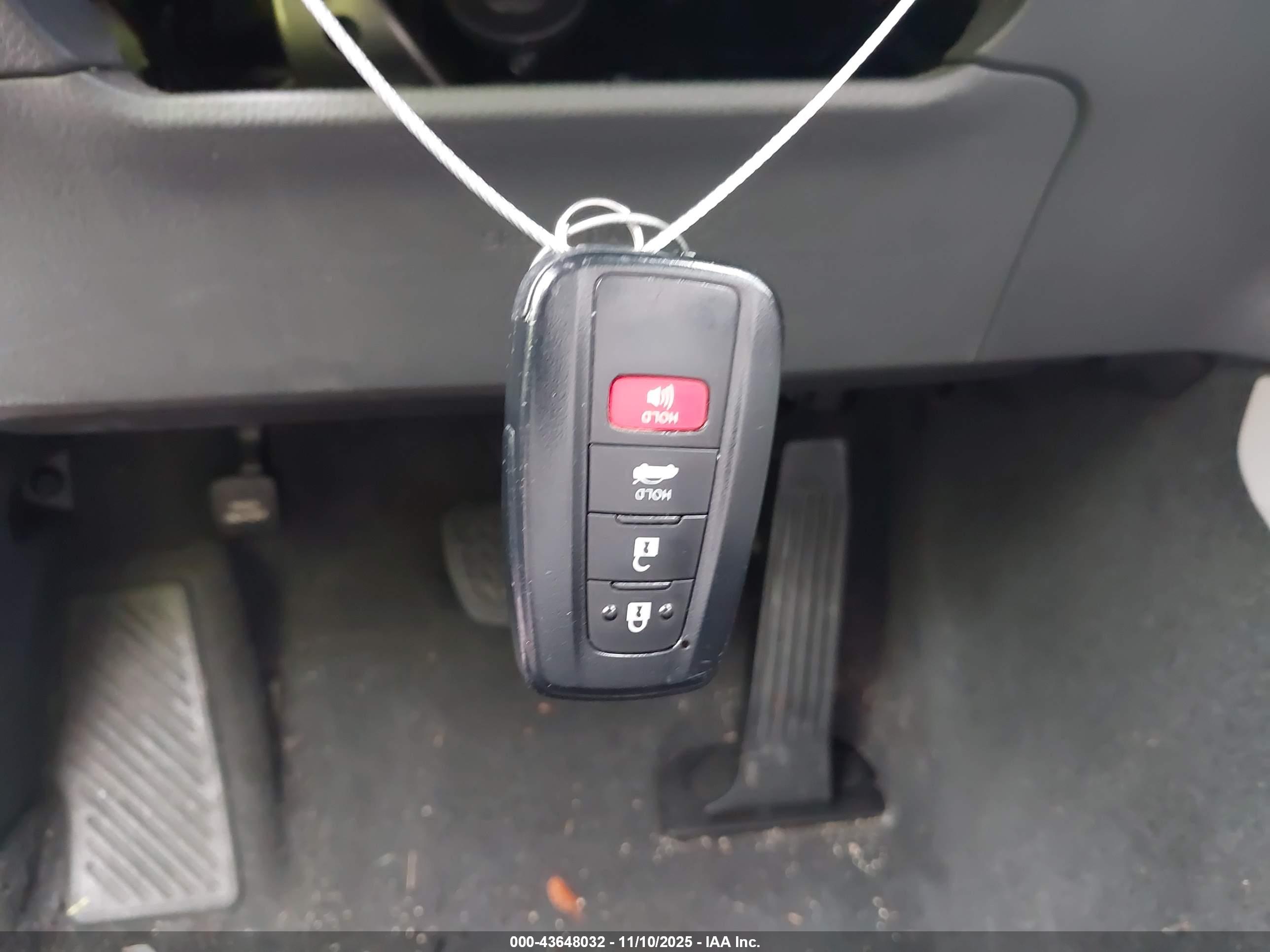 TOYOTA CAMRY image 11