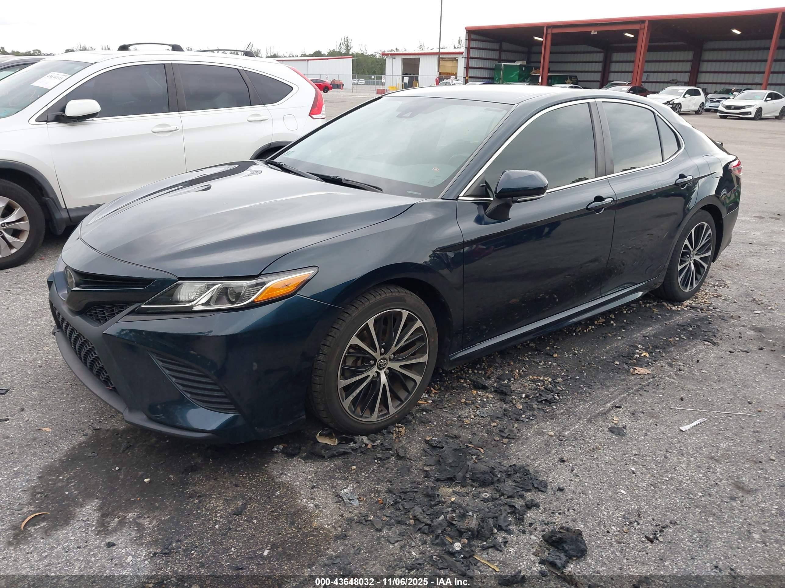 TOYOTA CAMRY image 2