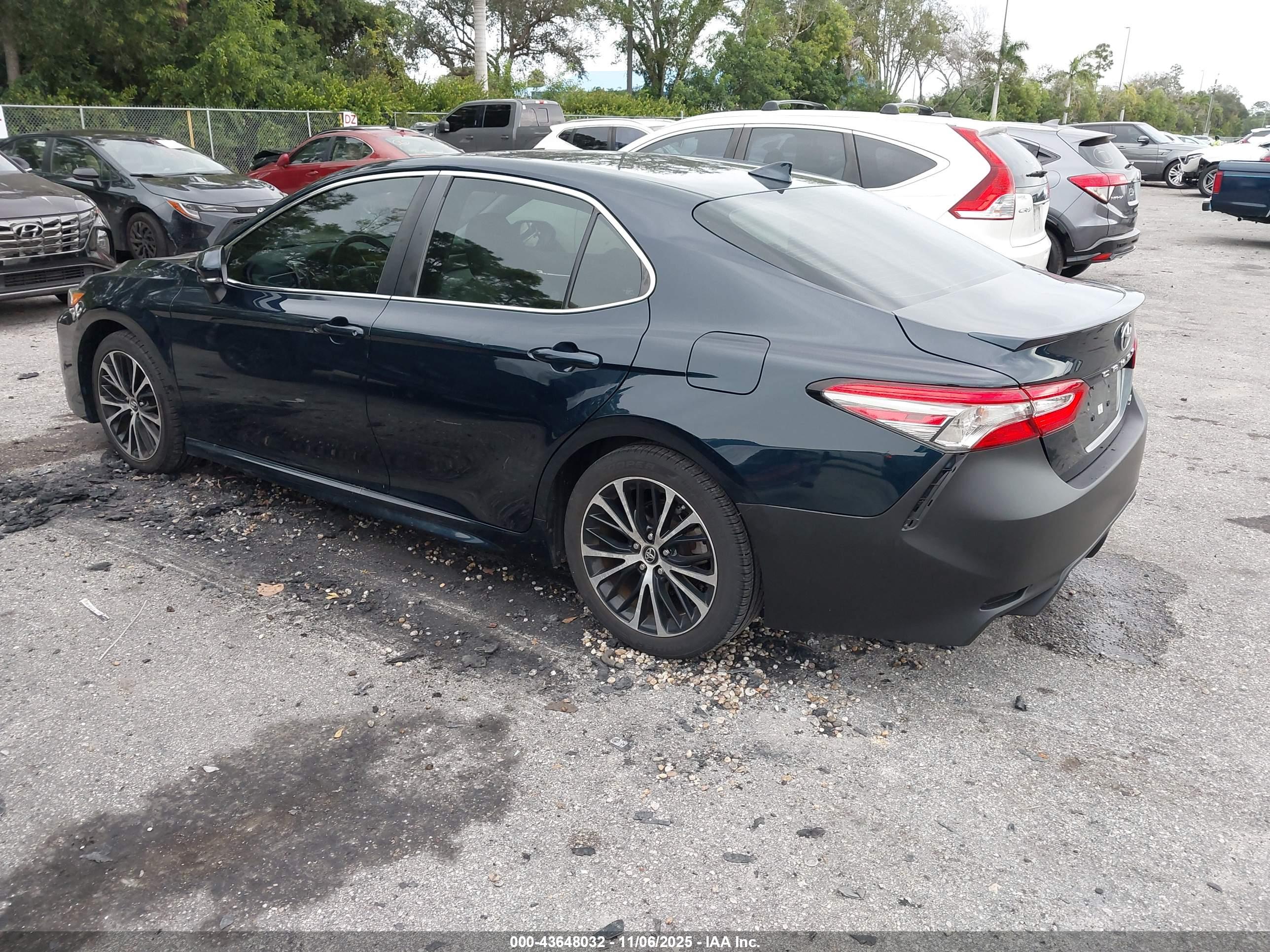 TOYOTA CAMRY image 3