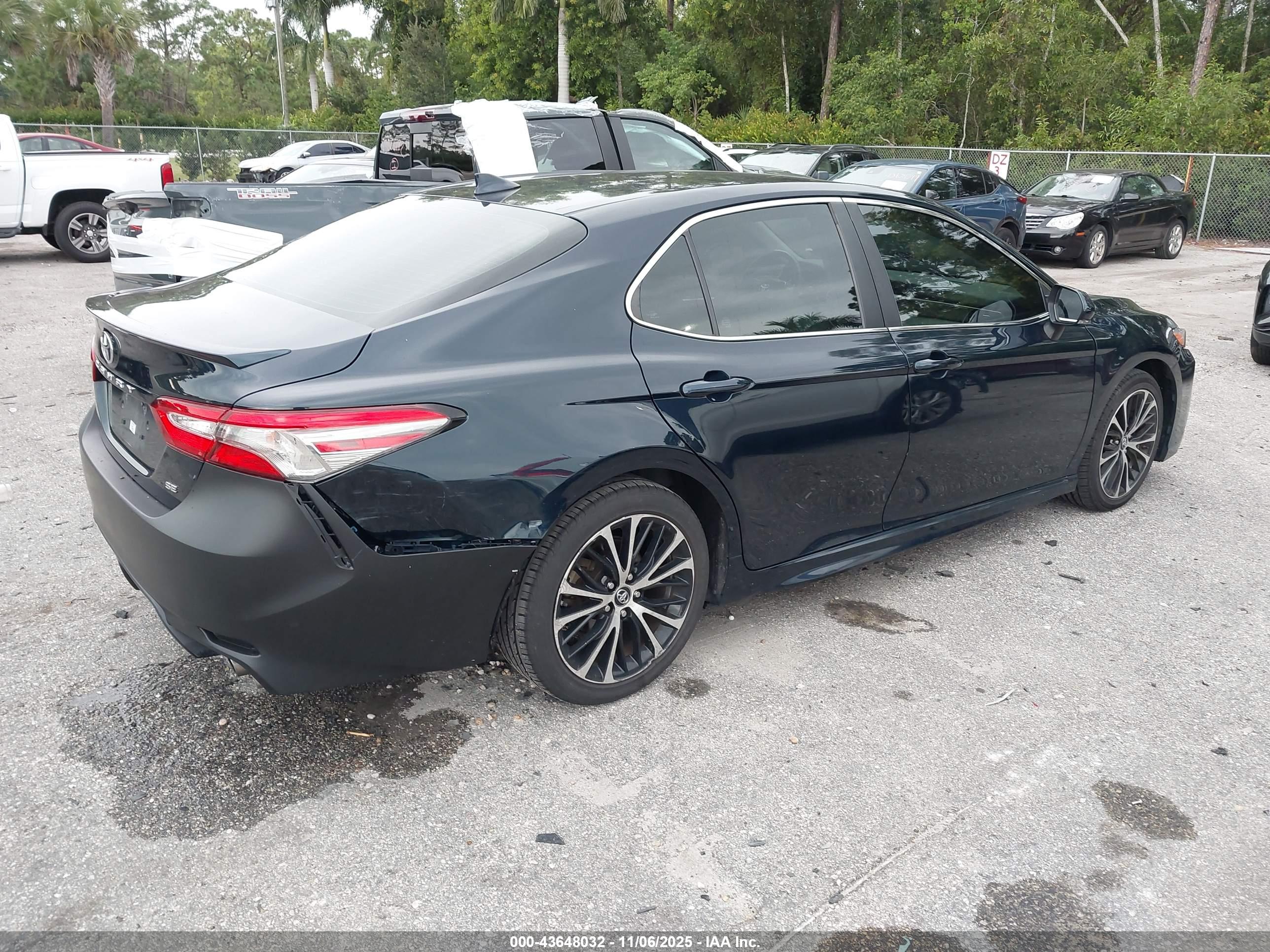 TOYOTA CAMRY image 4