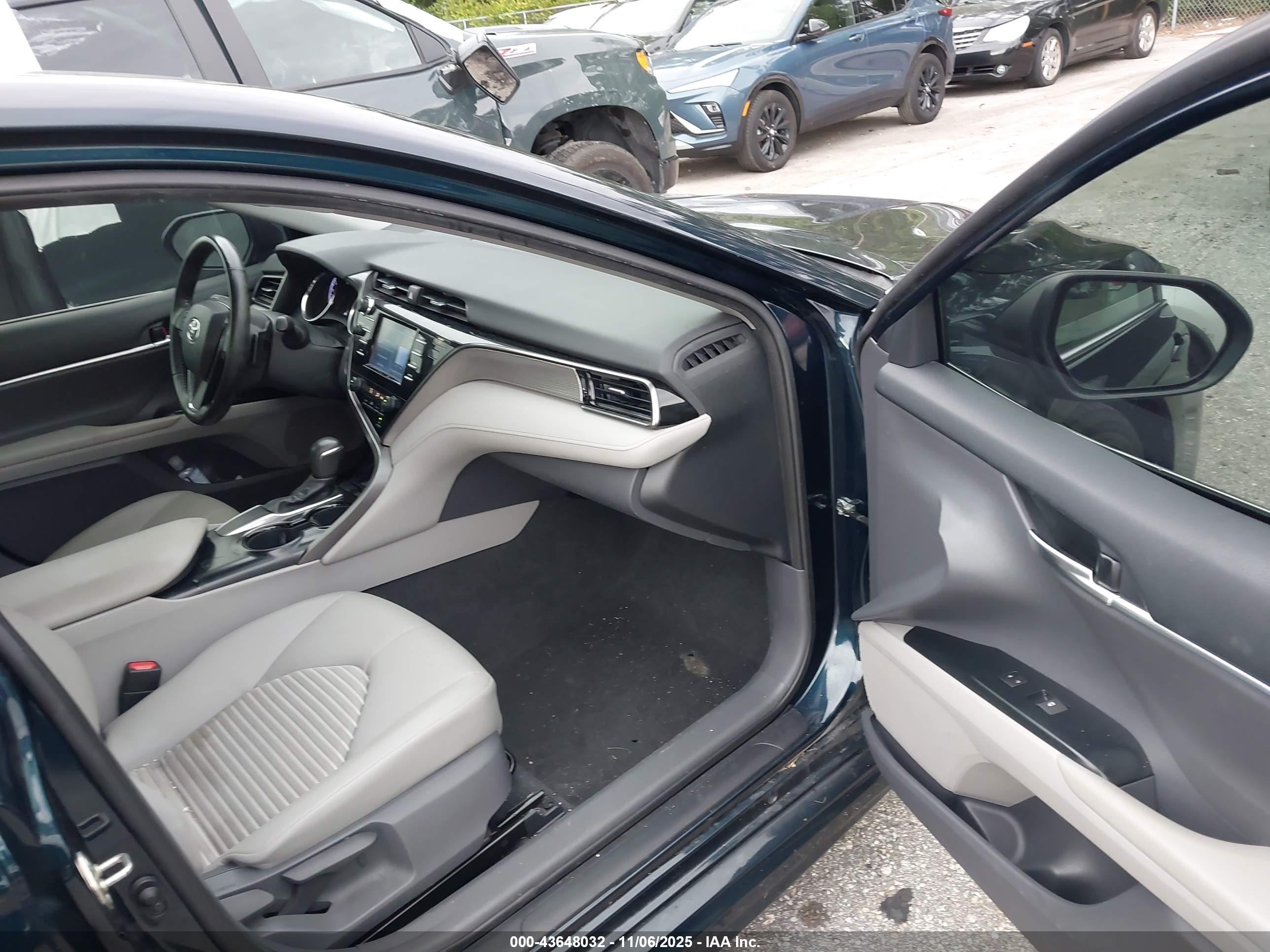 TOYOTA CAMRY image 5