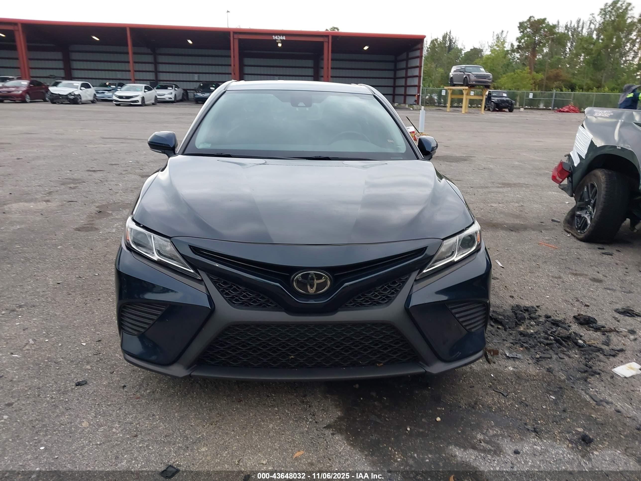 TOYOTA CAMRY image 6