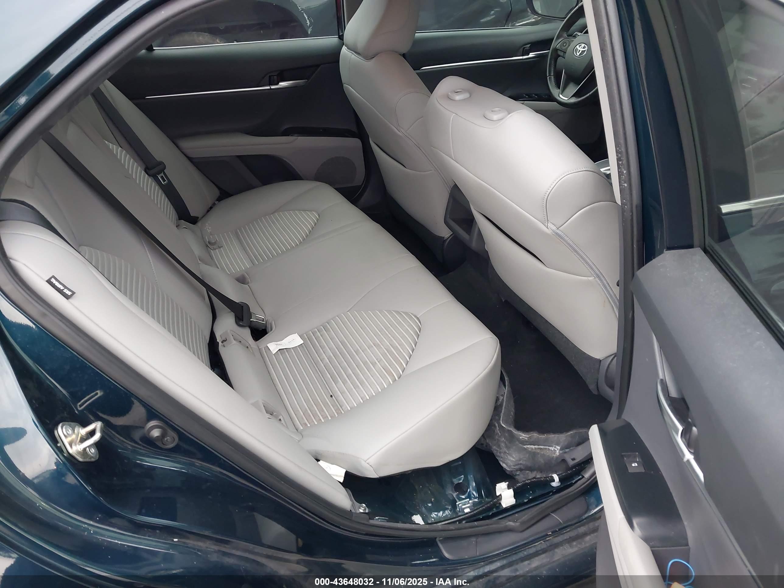 TOYOTA CAMRY image 8