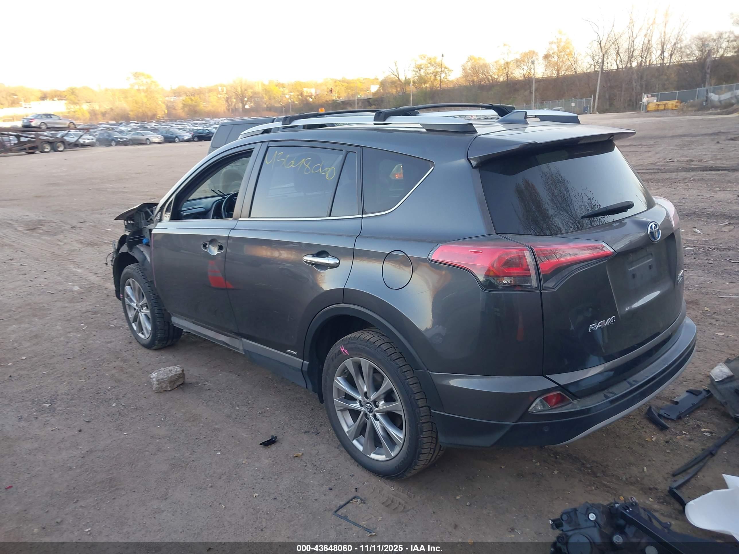 TOYOTA RAV4 image 3