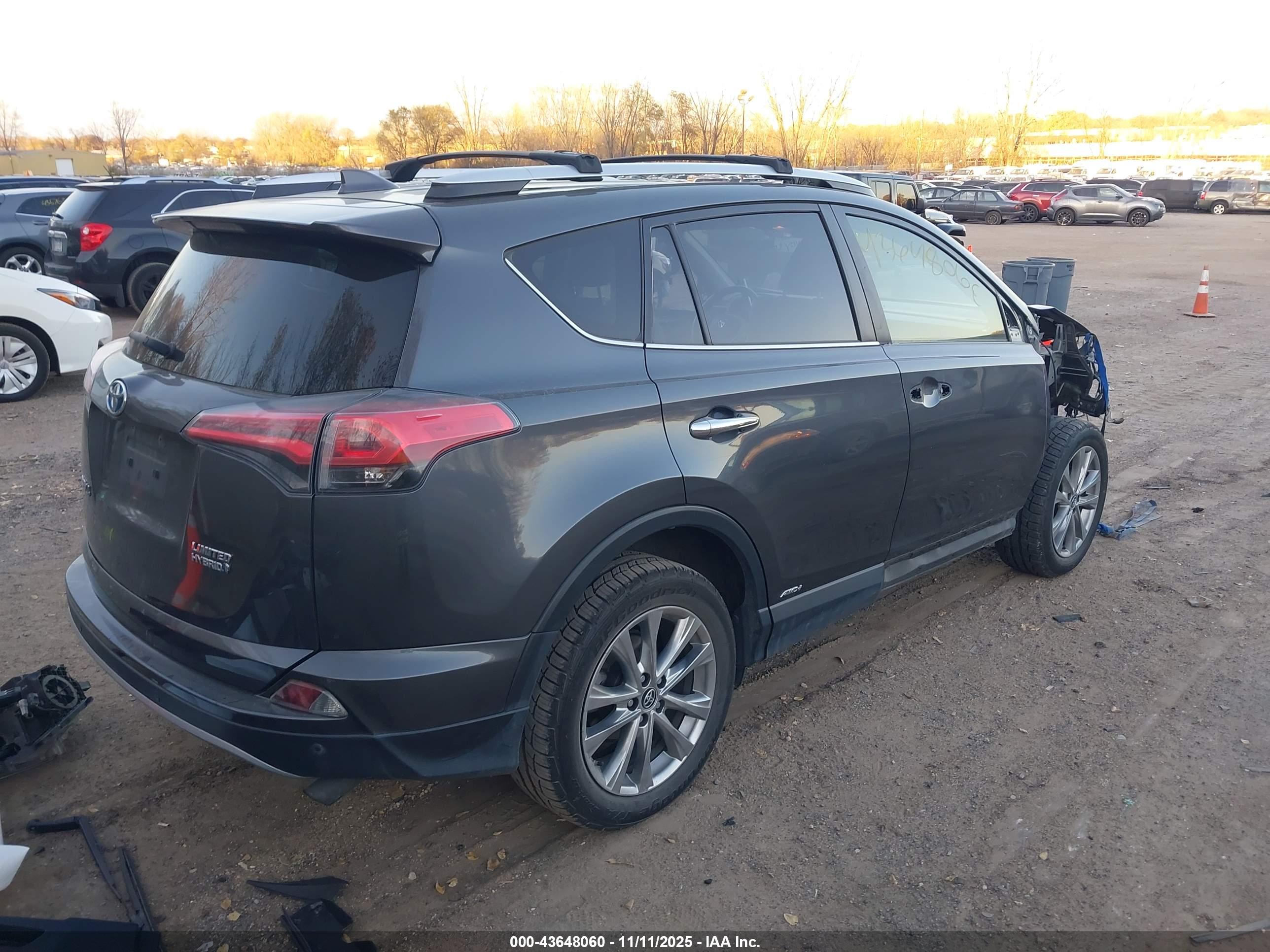 TOYOTA RAV4 image 4