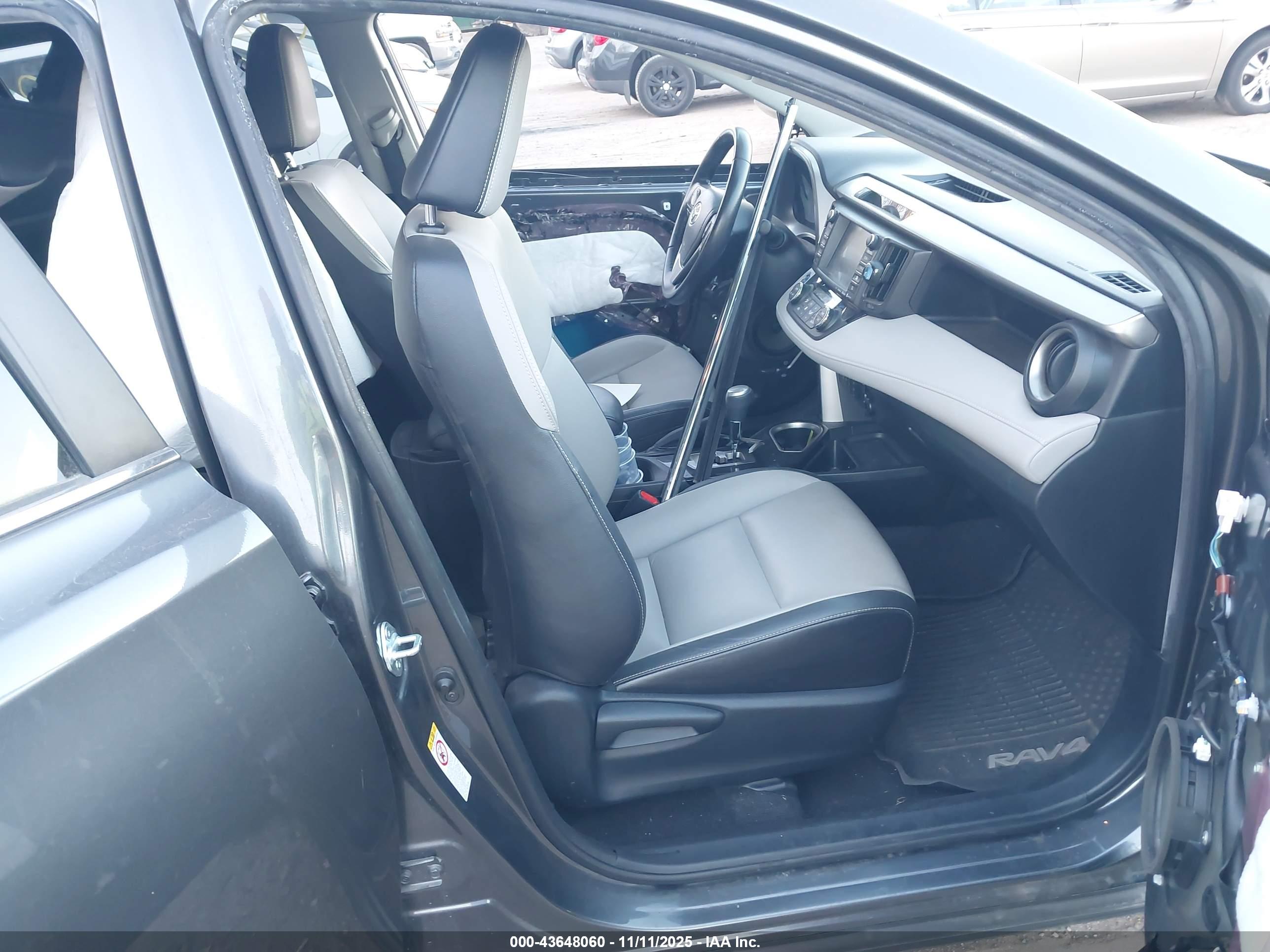 TOYOTA RAV4 image 5