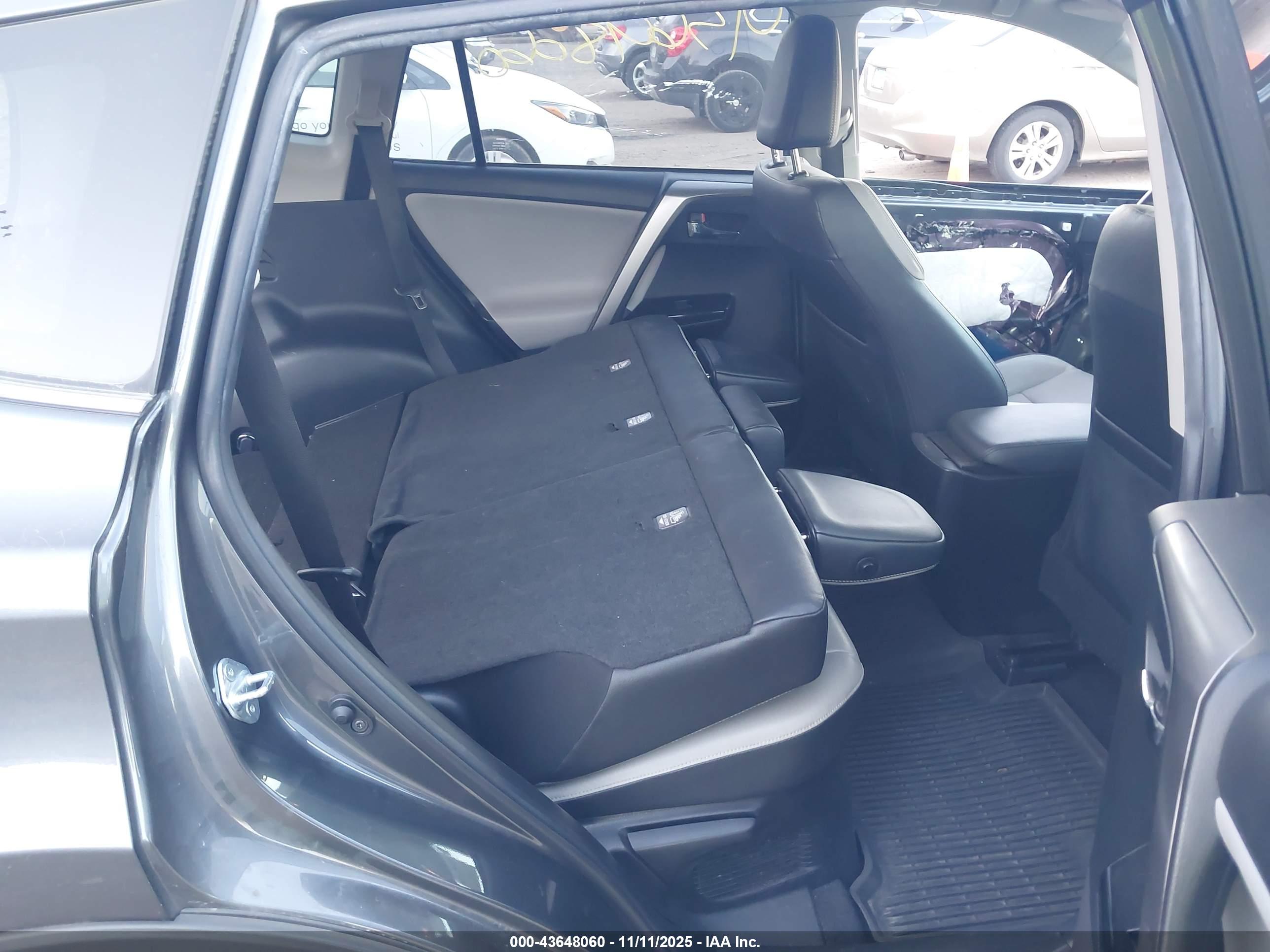 TOYOTA RAV4 image 8