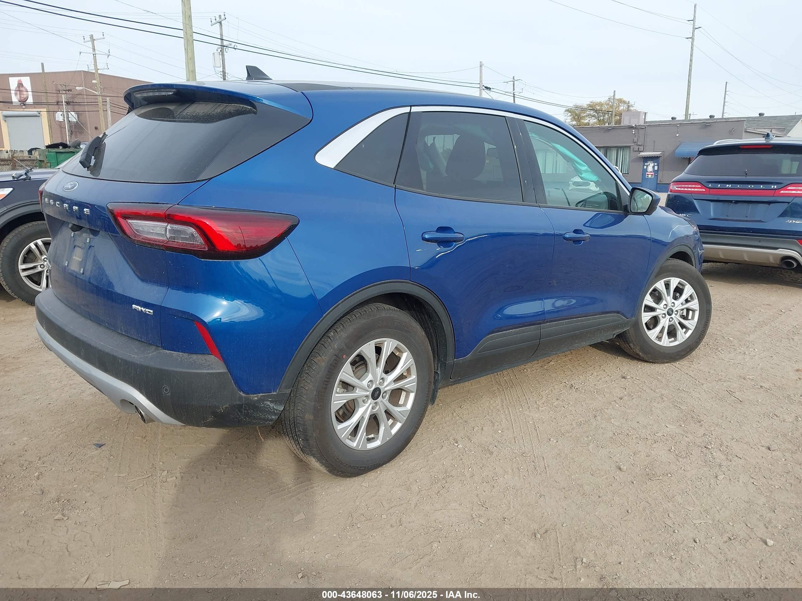 FORD ESCAPE image 4