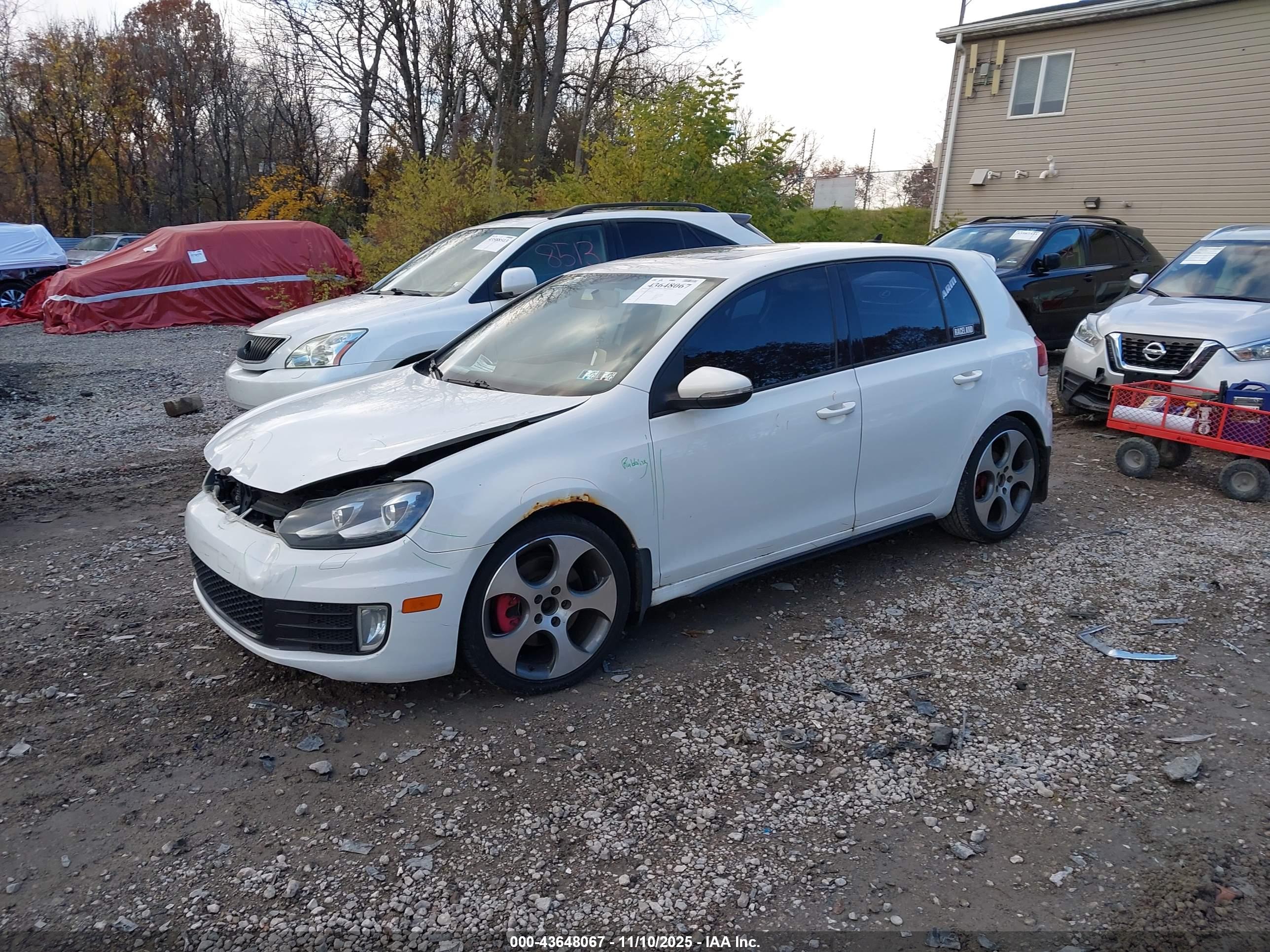 VOLKSWAGEN GTI image 2