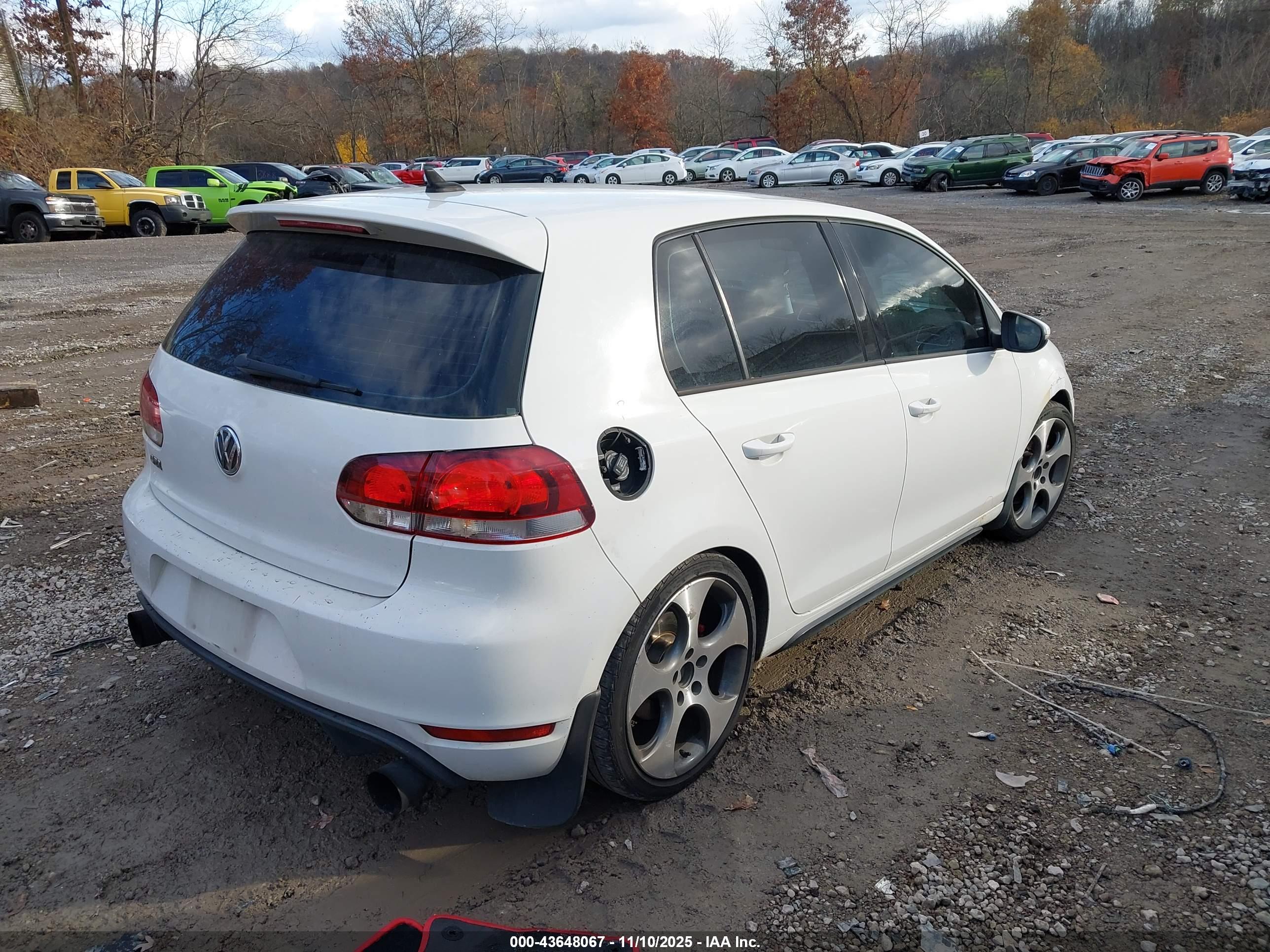 VOLKSWAGEN GTI image 4