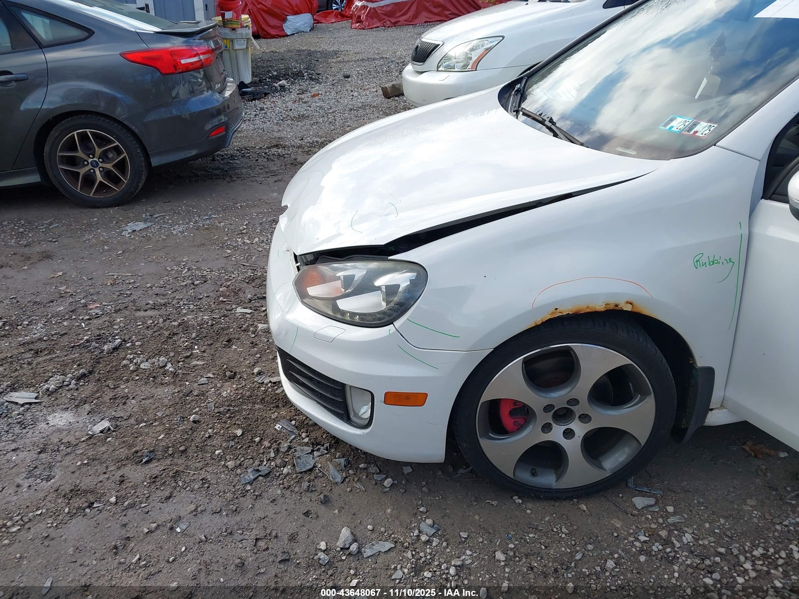 VOLKSWAGEN GTI image 6