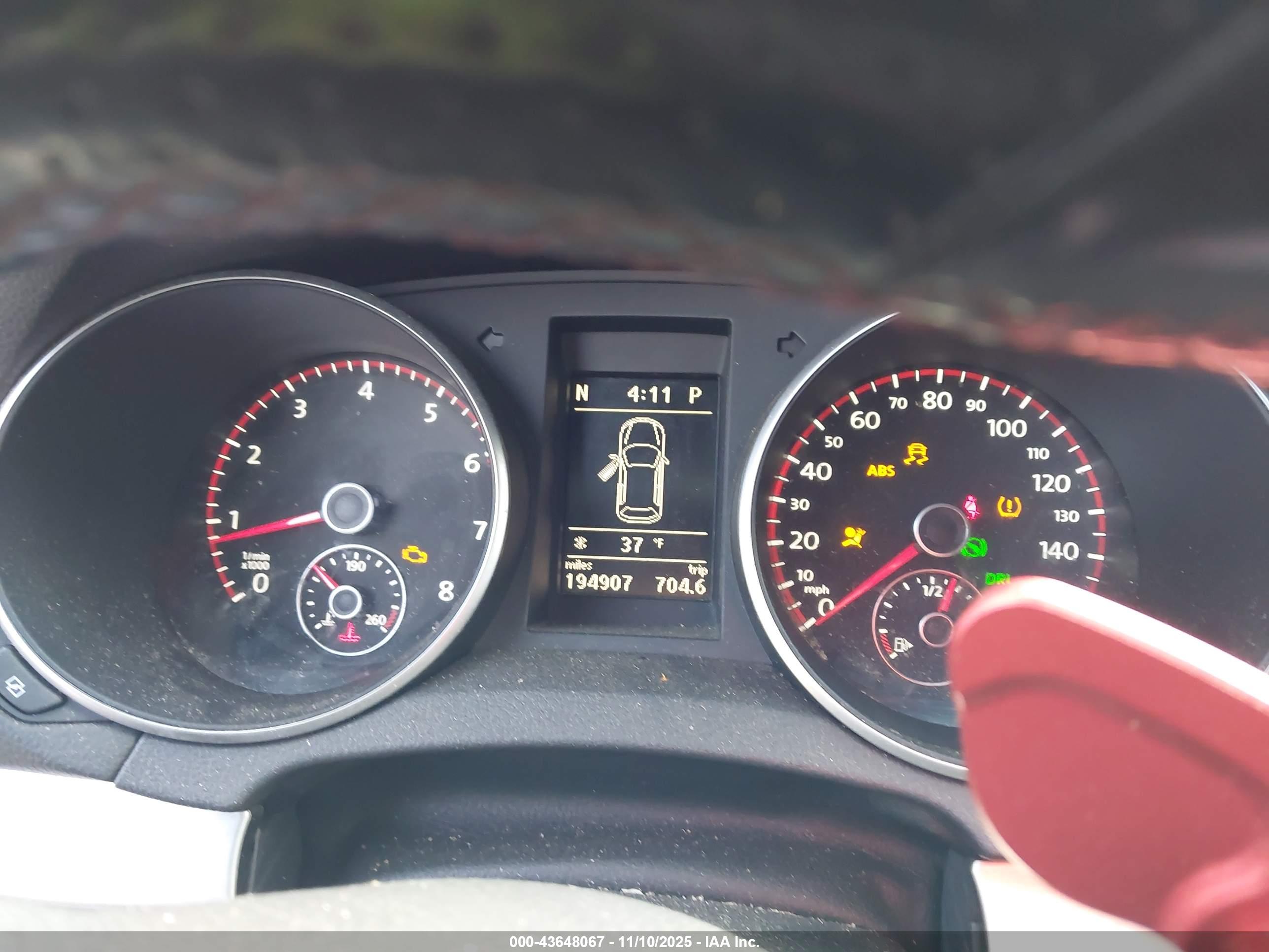 VOLKSWAGEN GTI image 7
