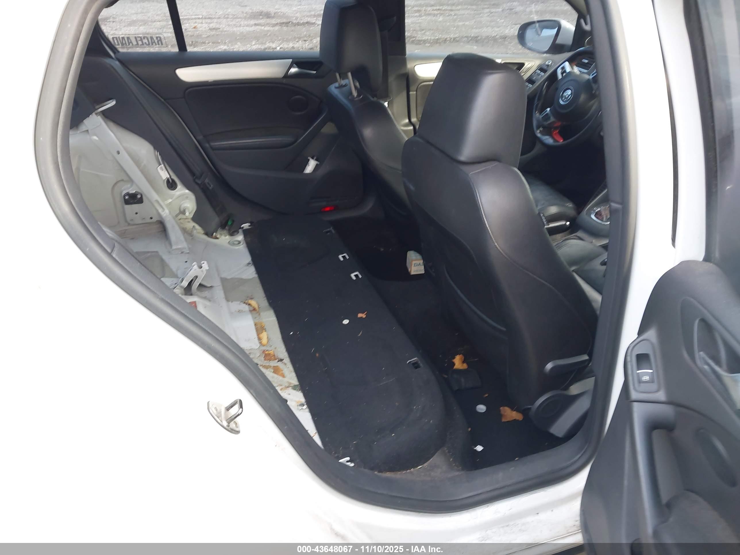 VOLKSWAGEN GTI image 8