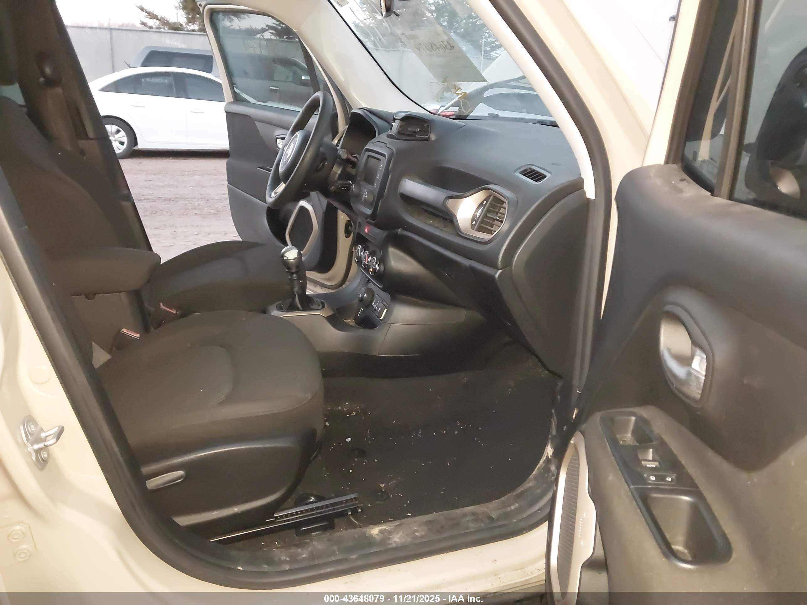 JEEP RENEGADE image 5