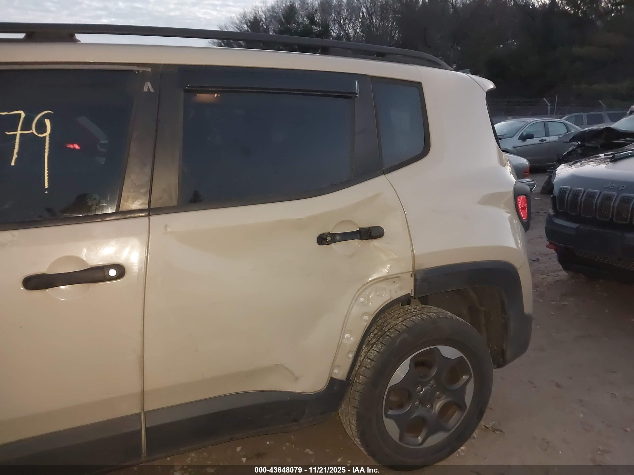 JEEP RENEGADE image 6