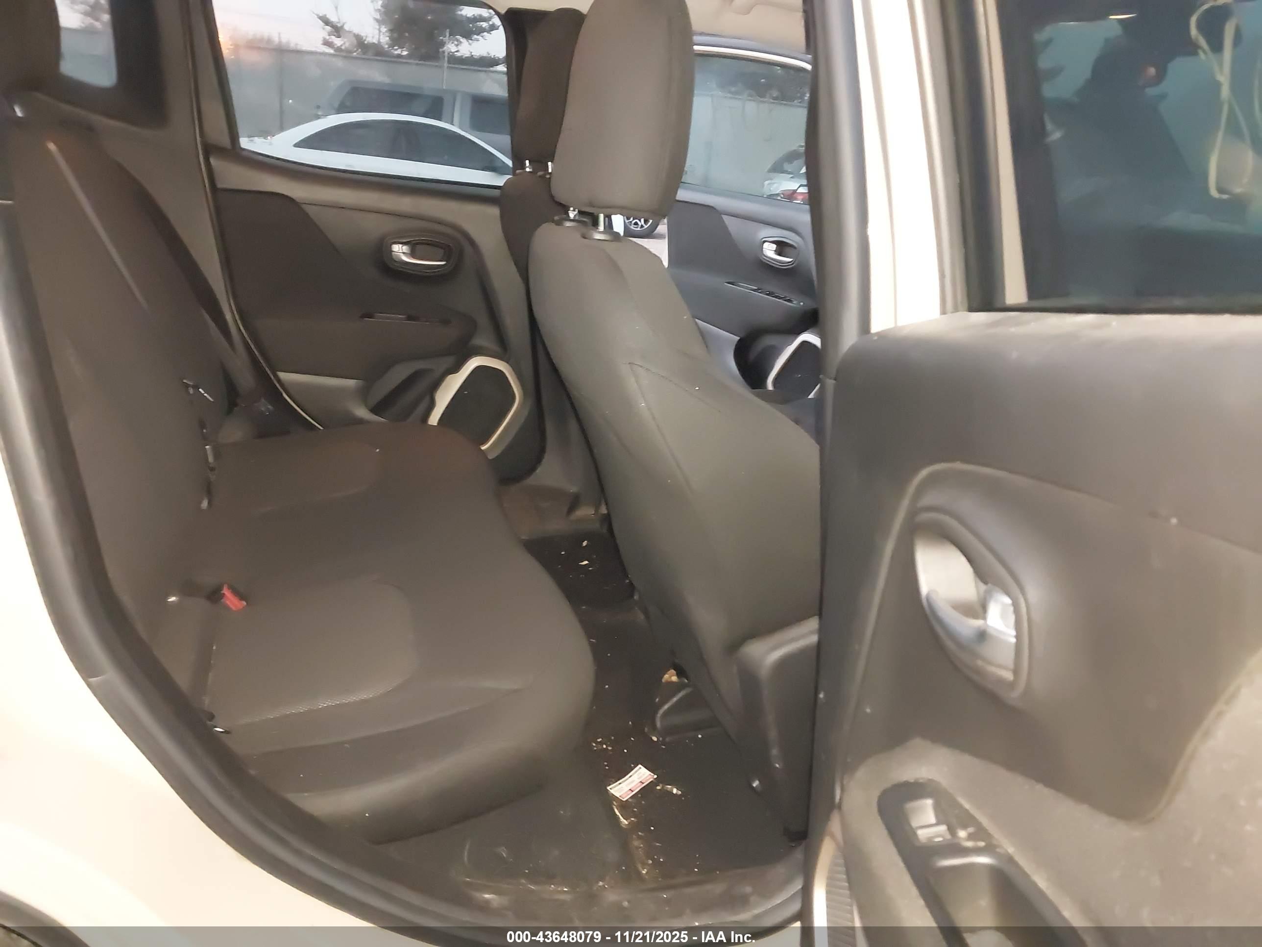 JEEP RENEGADE image 8