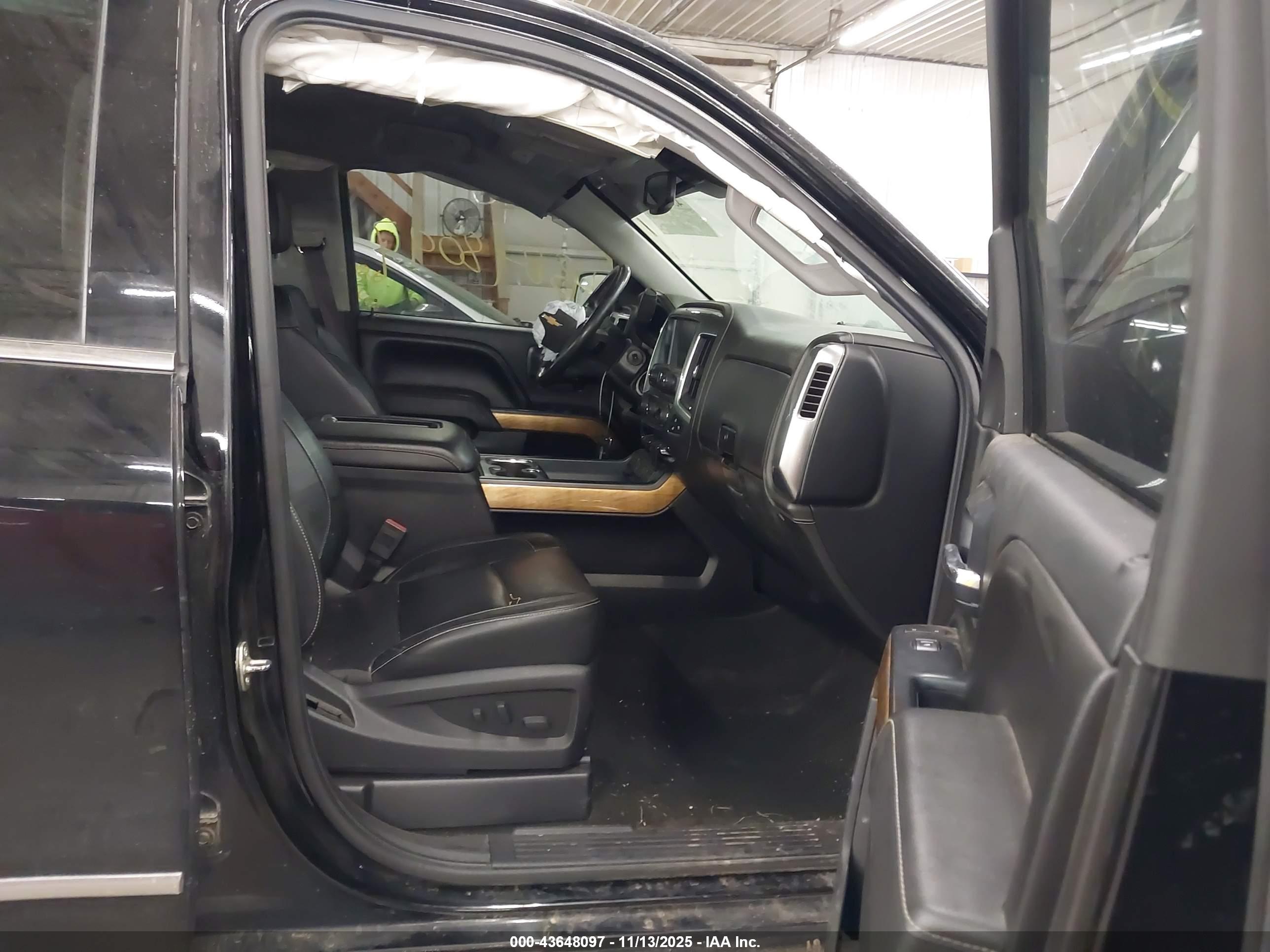 CHEVROLET SILVERADO image 5