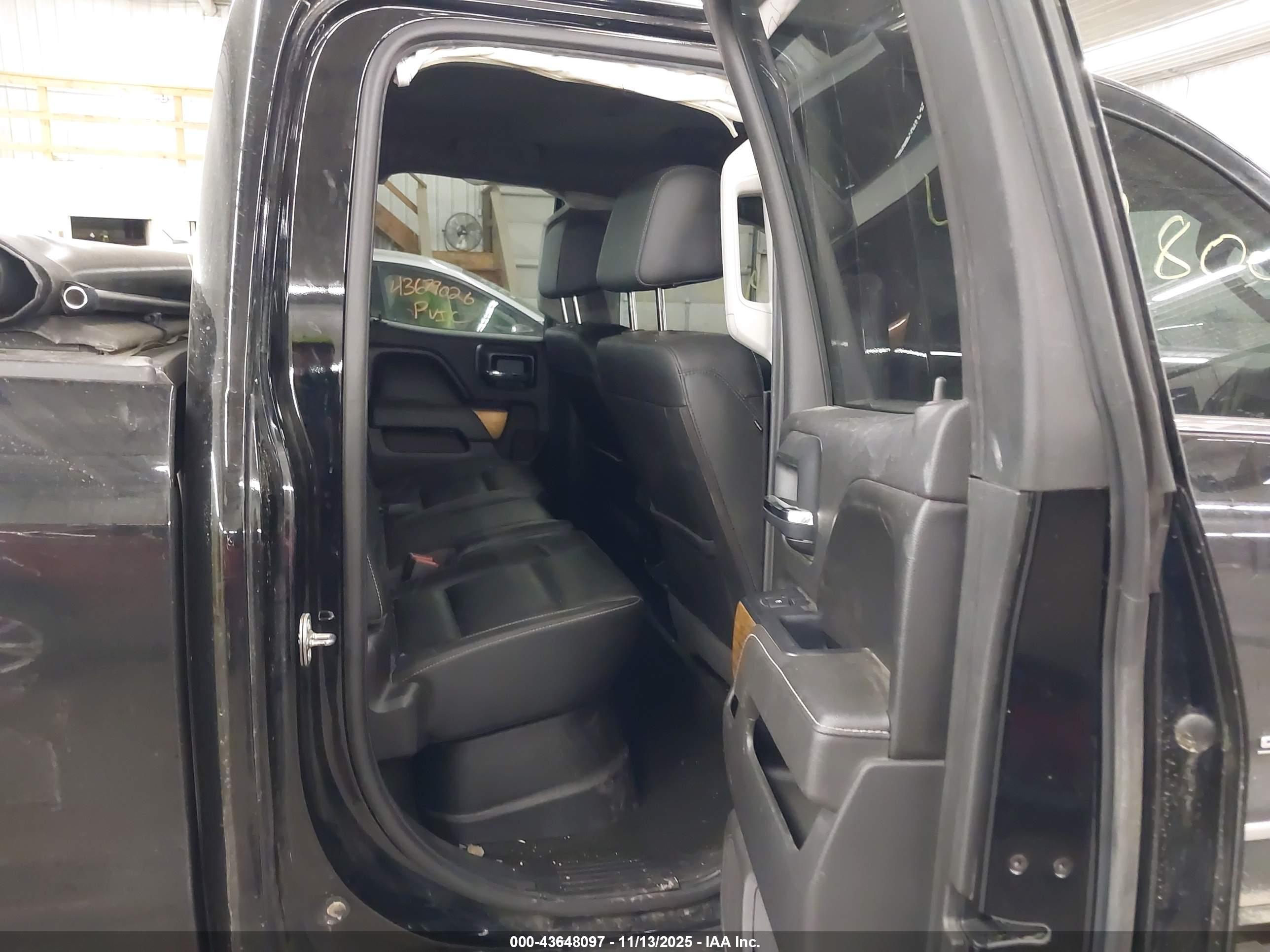 CHEVROLET SILVERADO image 8