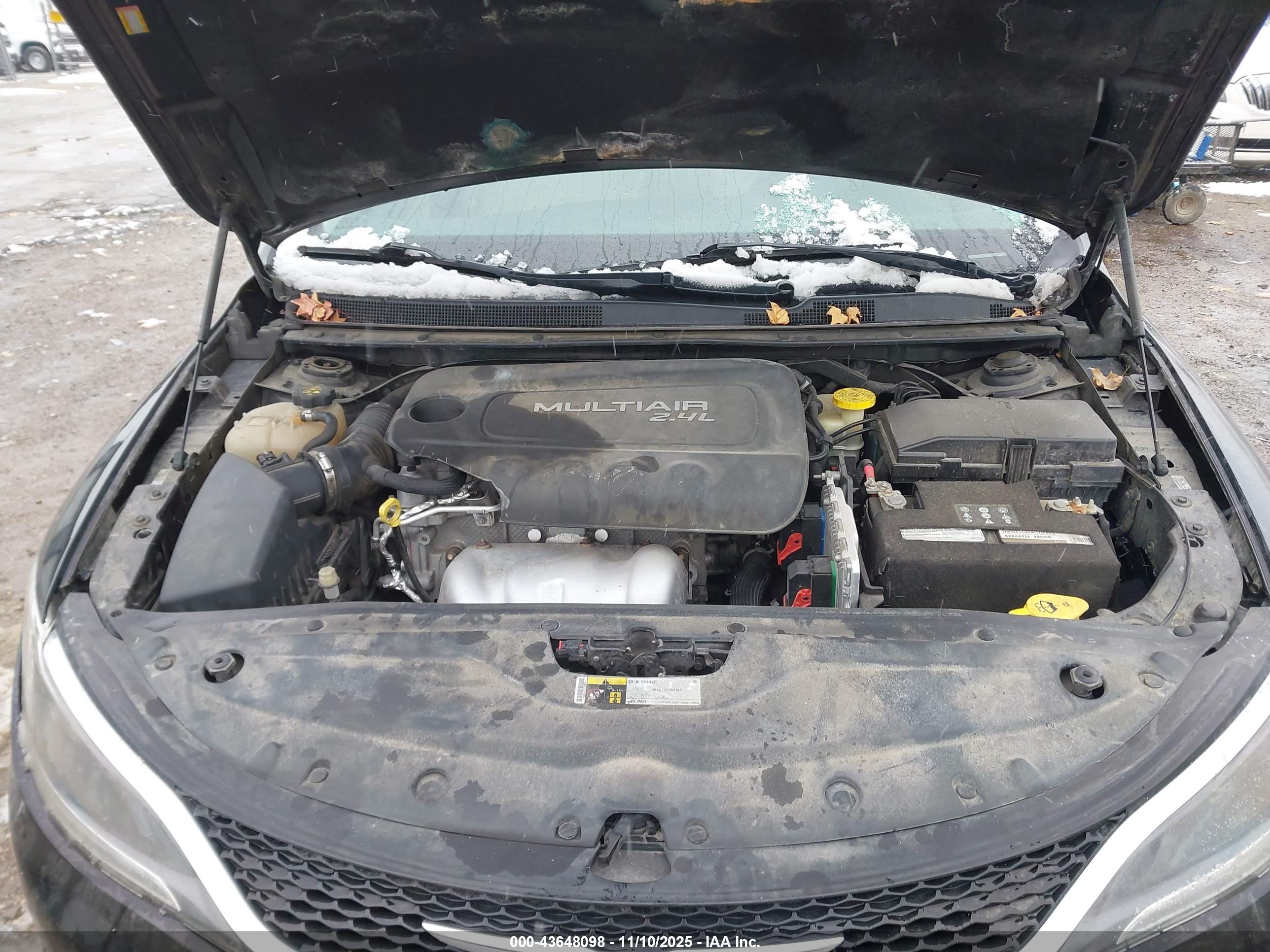 CHRYSLER 200 image 10