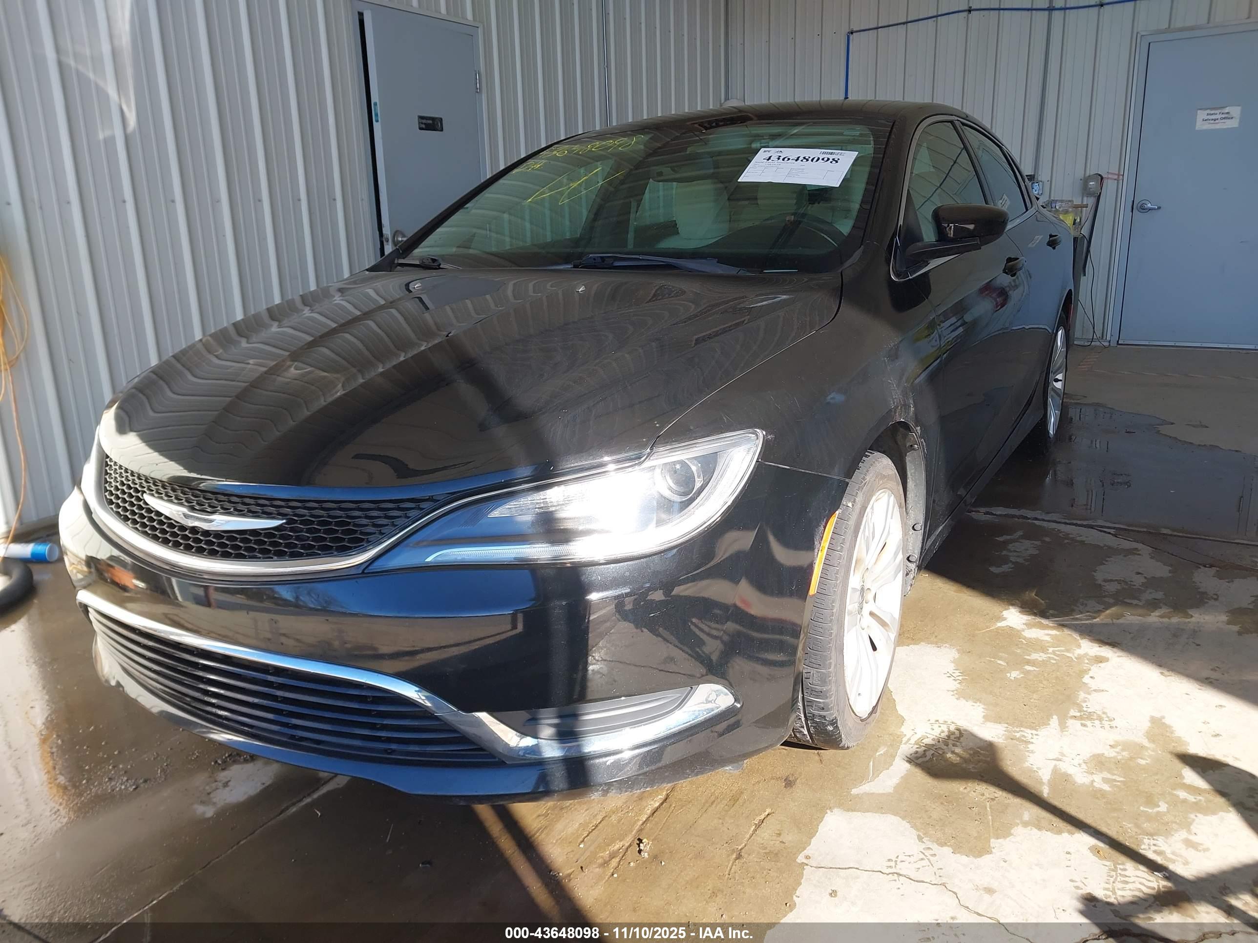 CHRYSLER 200 image 2