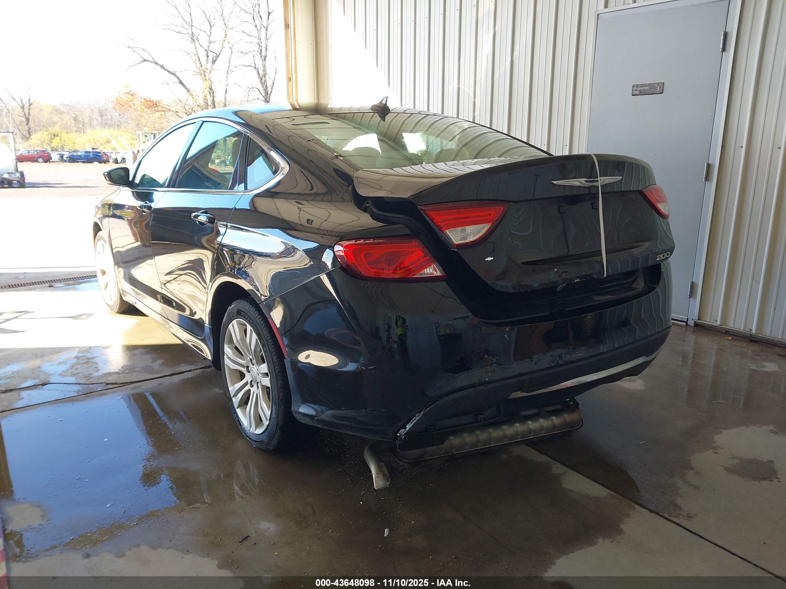CHRYSLER 200 image 3