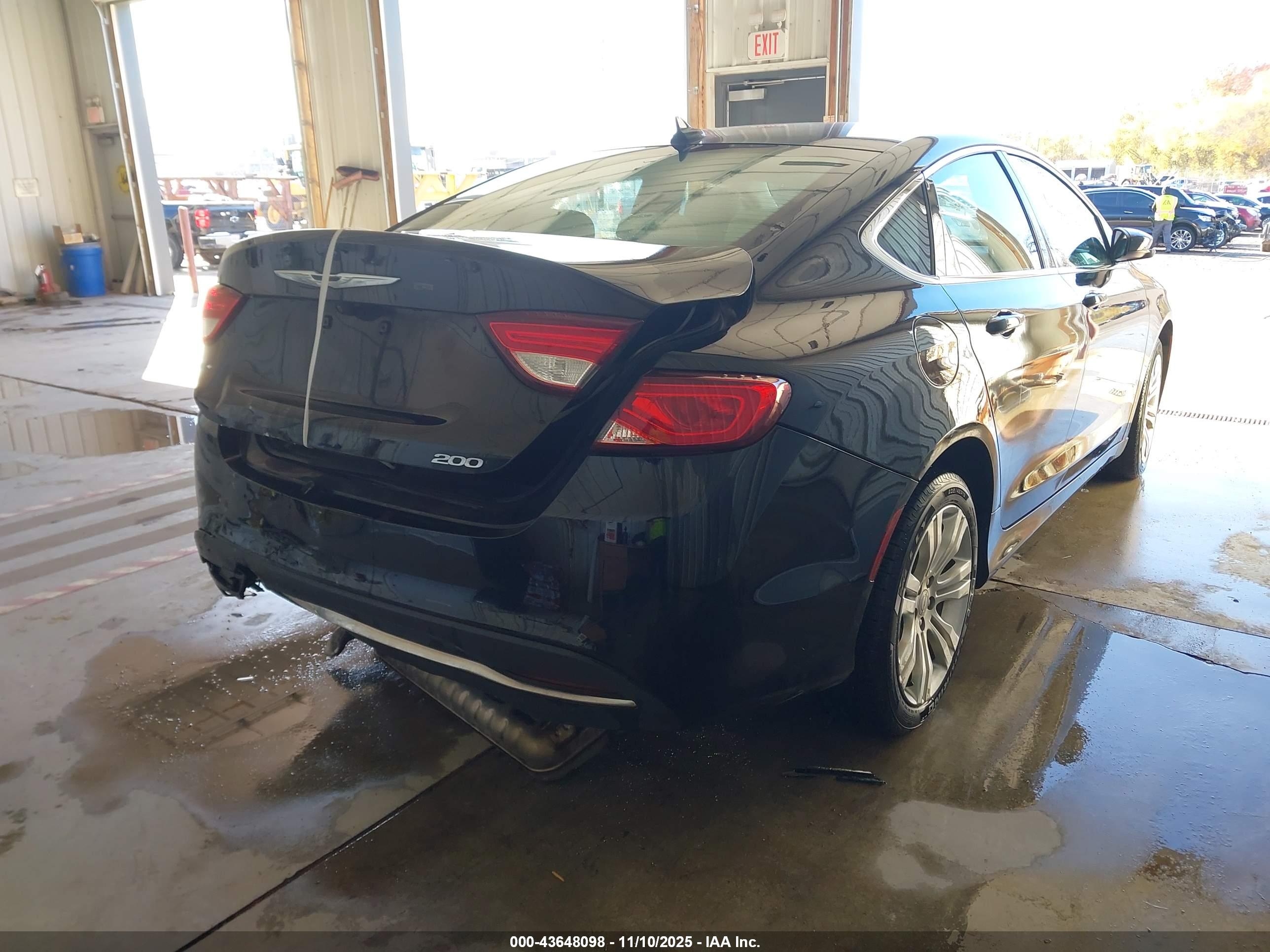 CHRYSLER 200 image 4