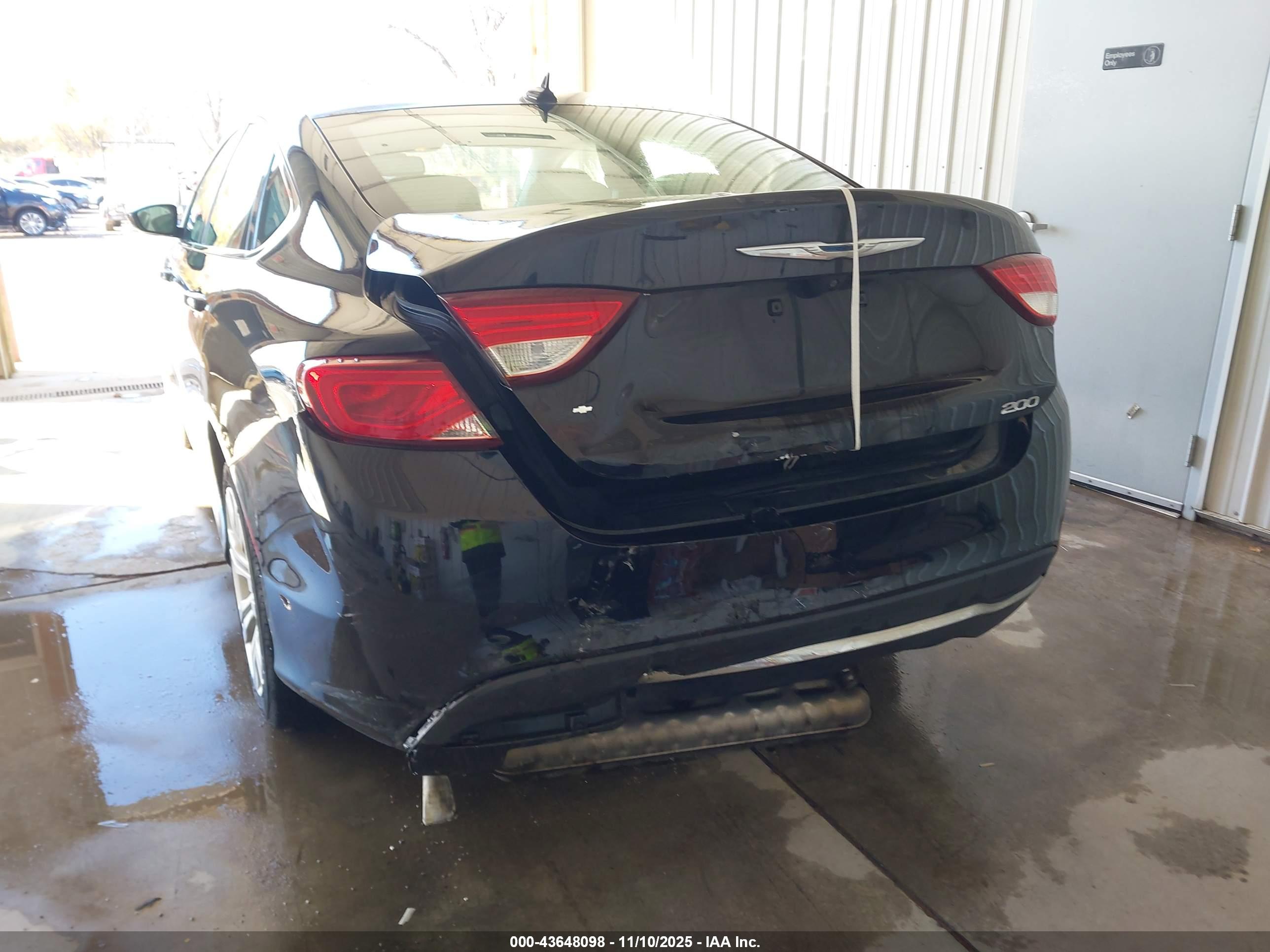 CHRYSLER 200 image 6