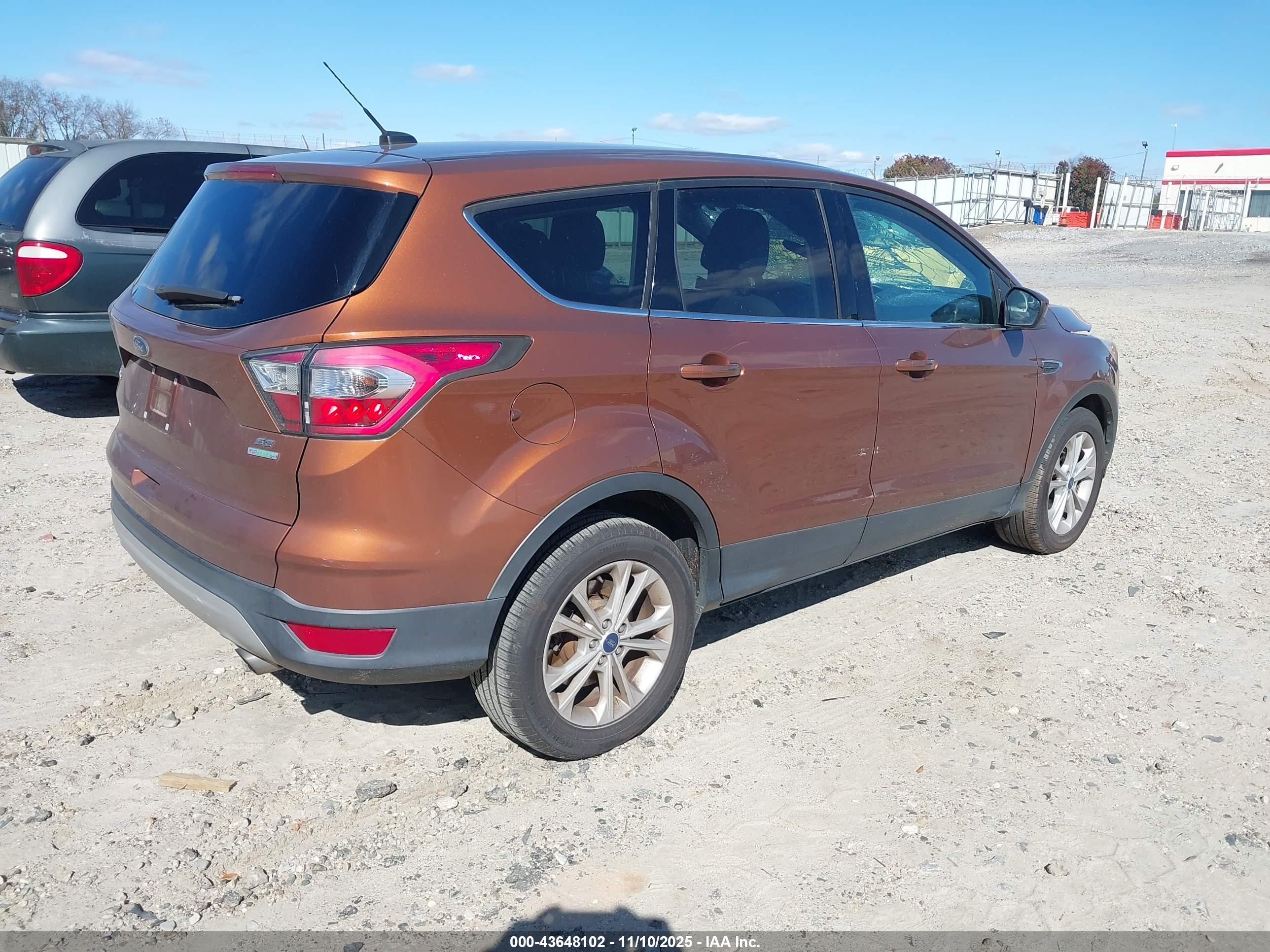 FORD ESCAPE image 4