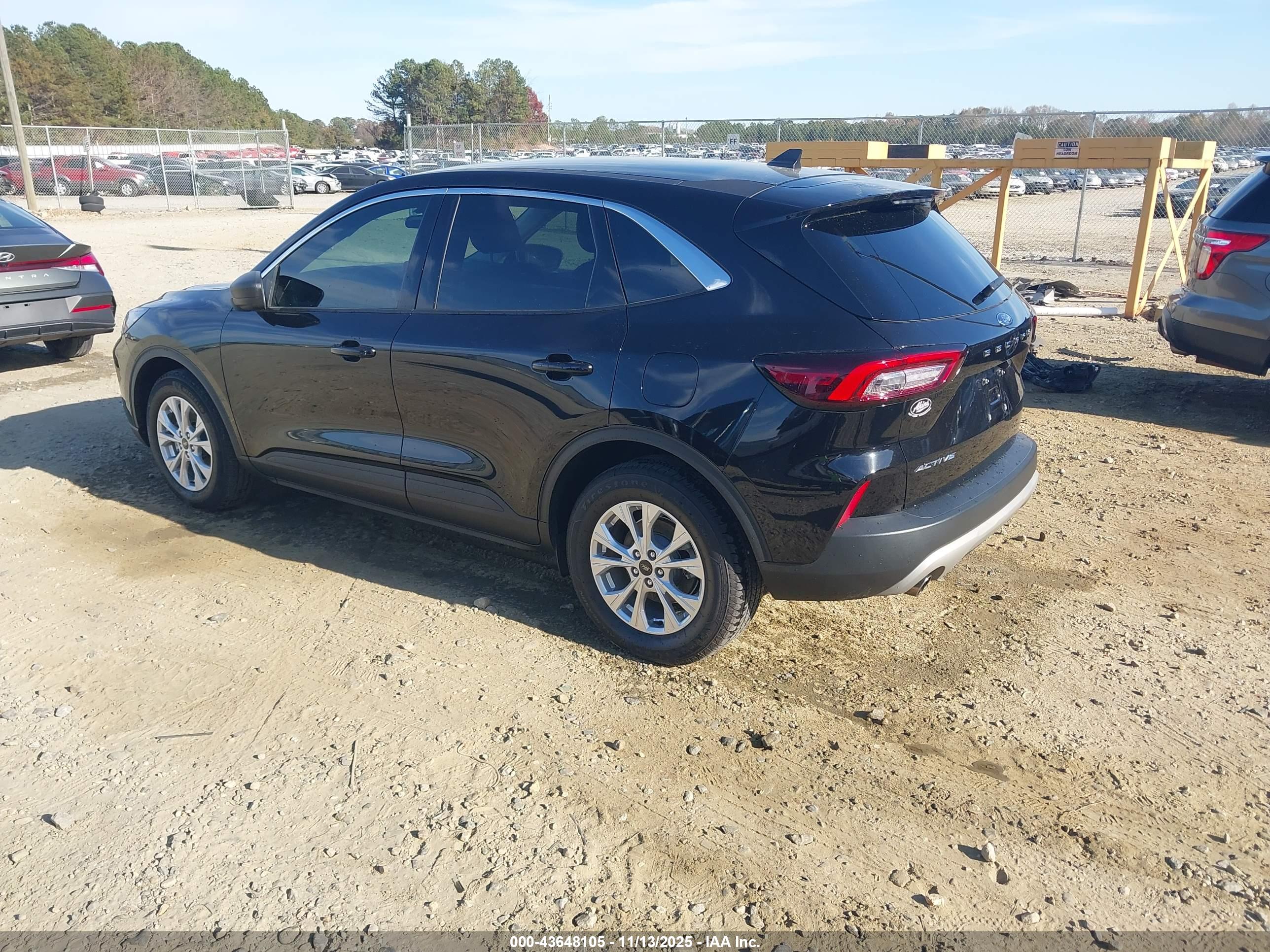 FORD ESCAPE image 3