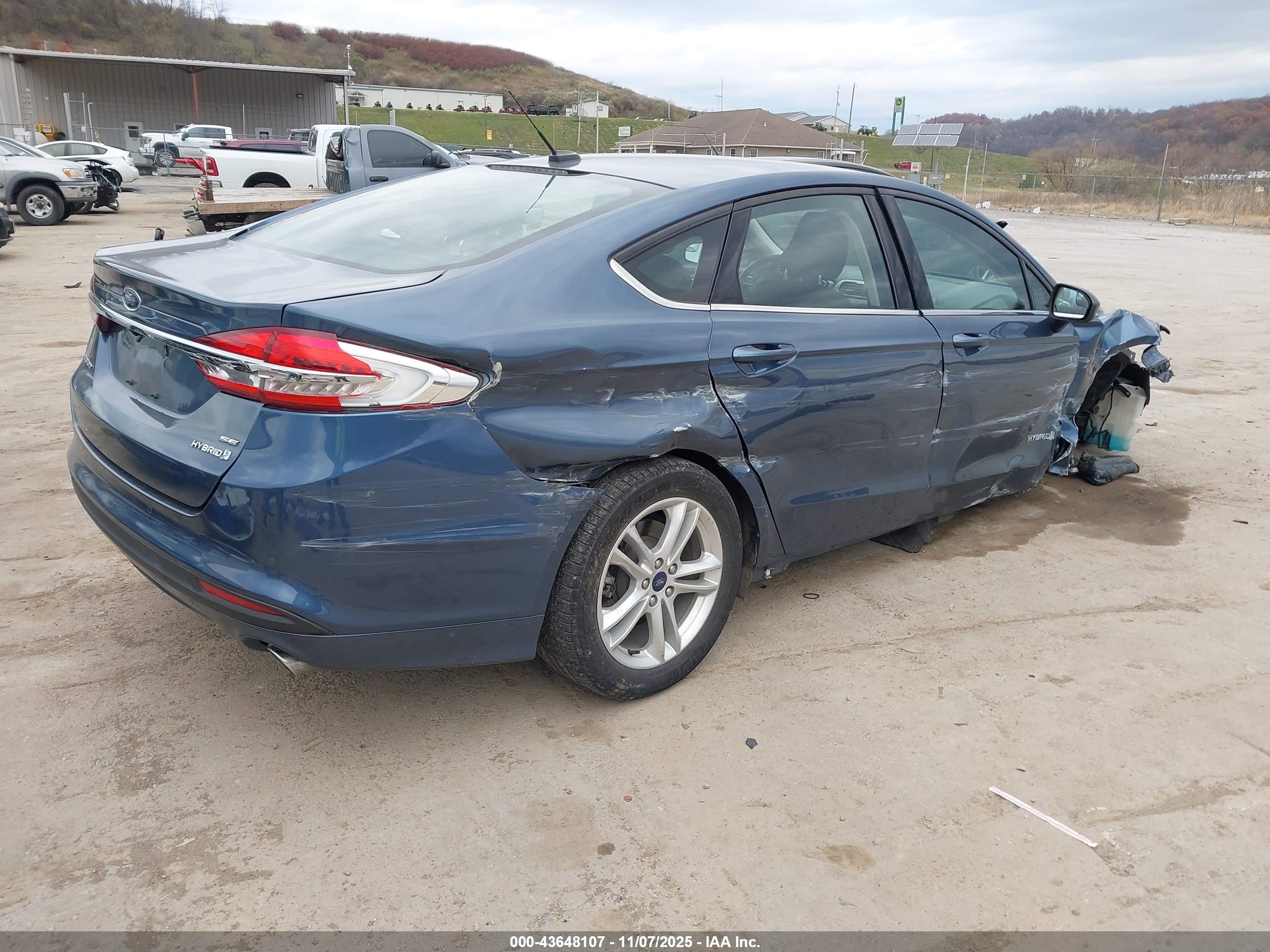 FORD FUSION image 4