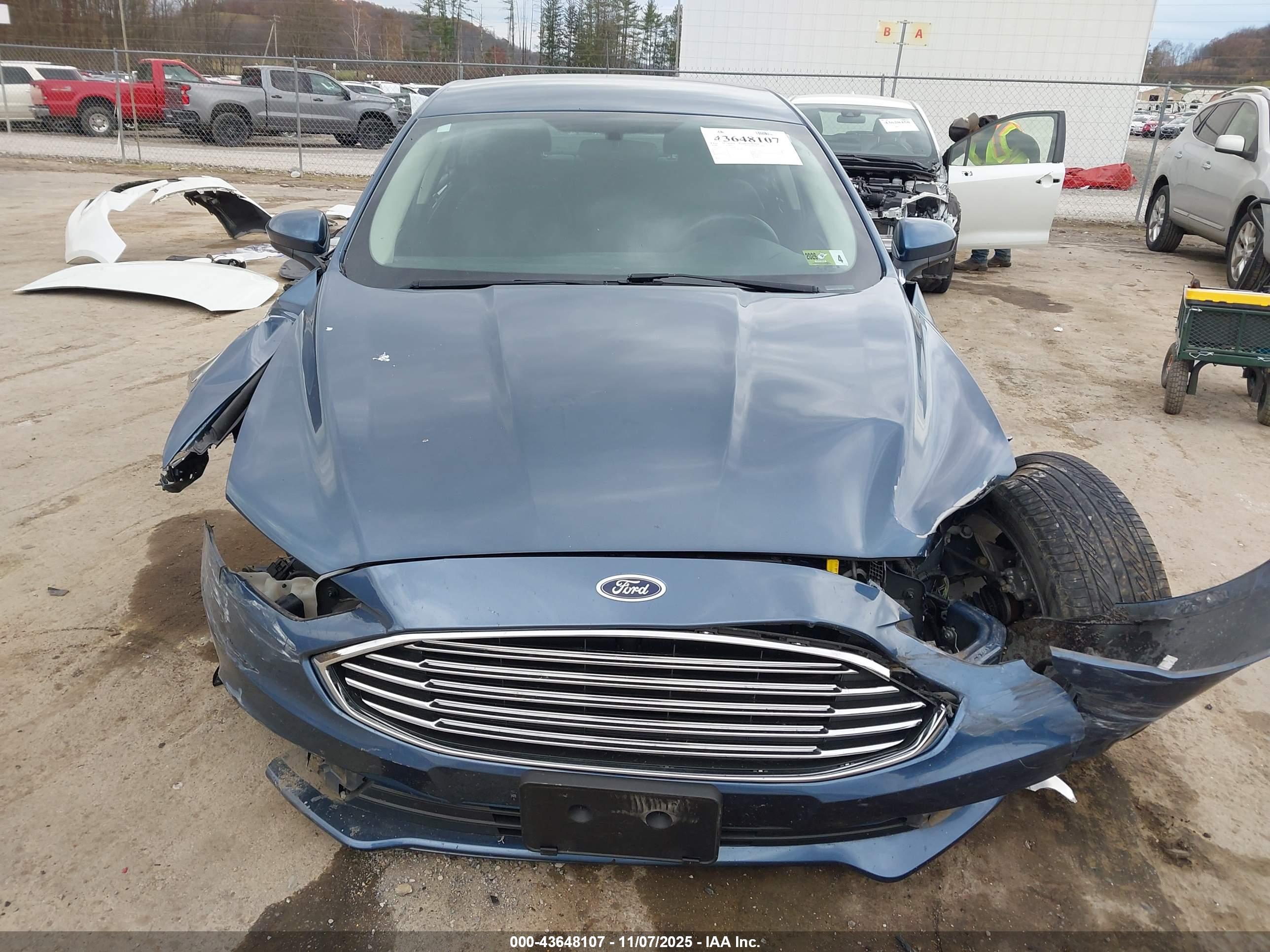 FORD FUSION image 6