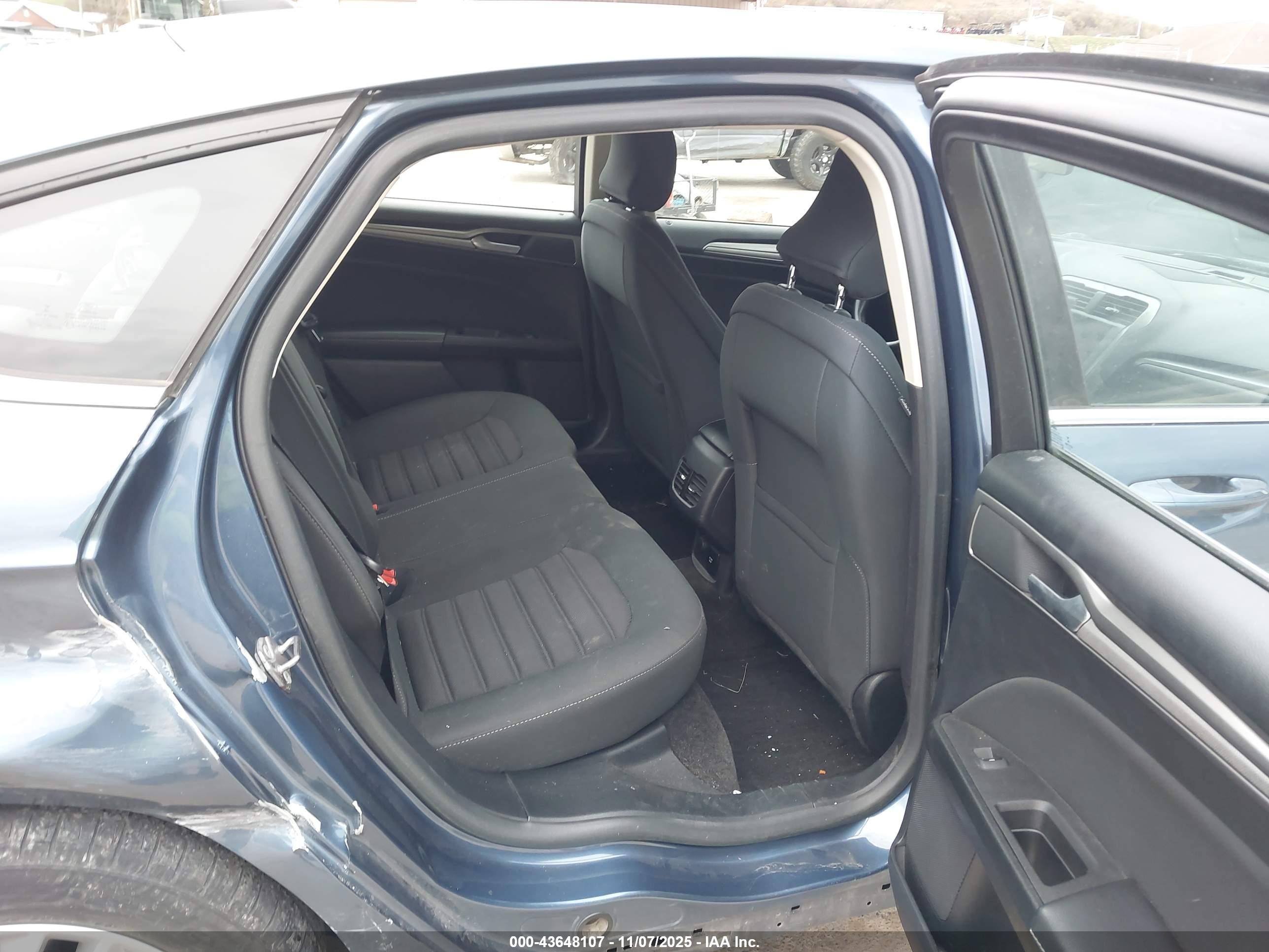 FORD FUSION image 8