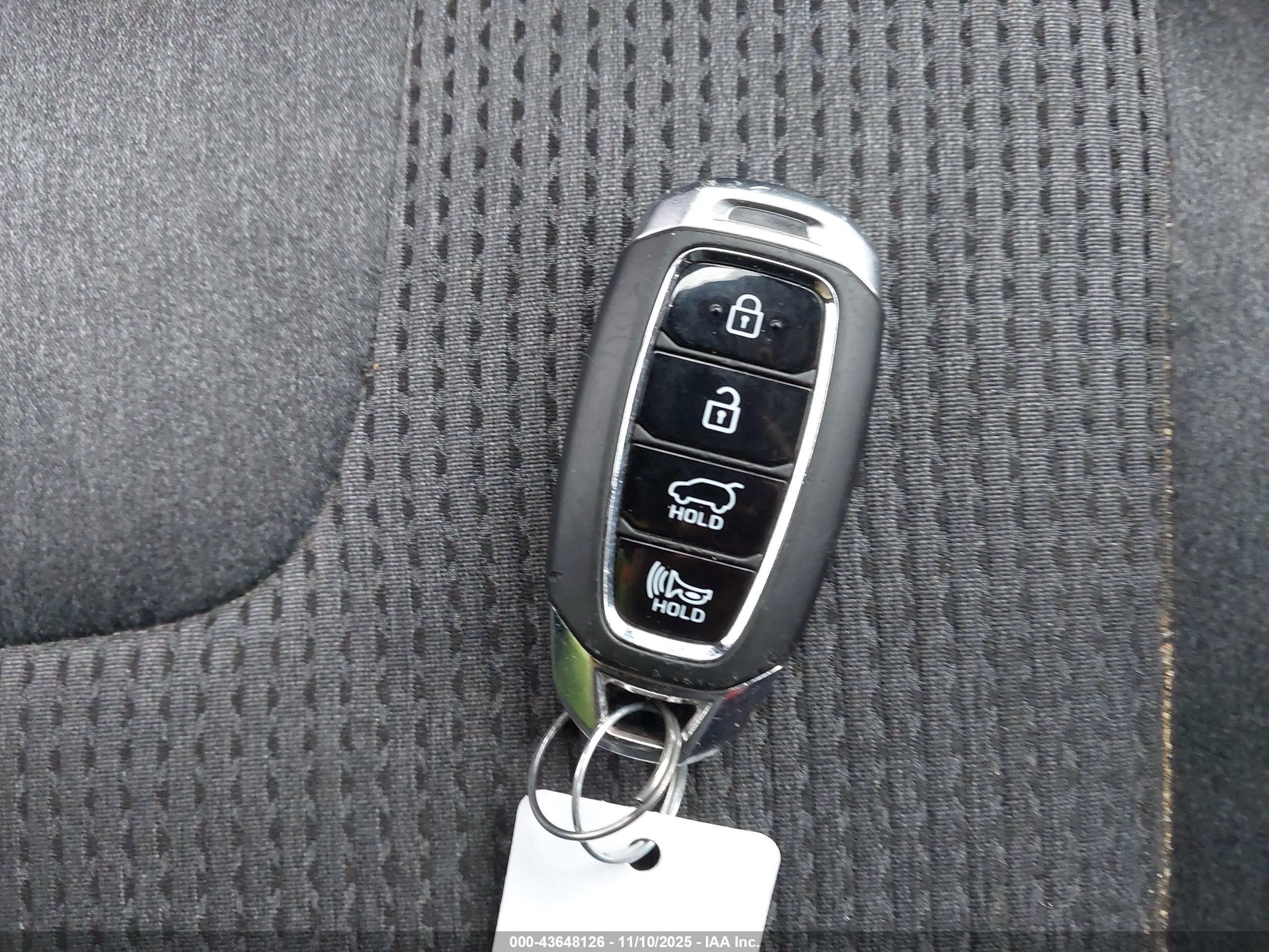 HYUNDAI SANTA image 11