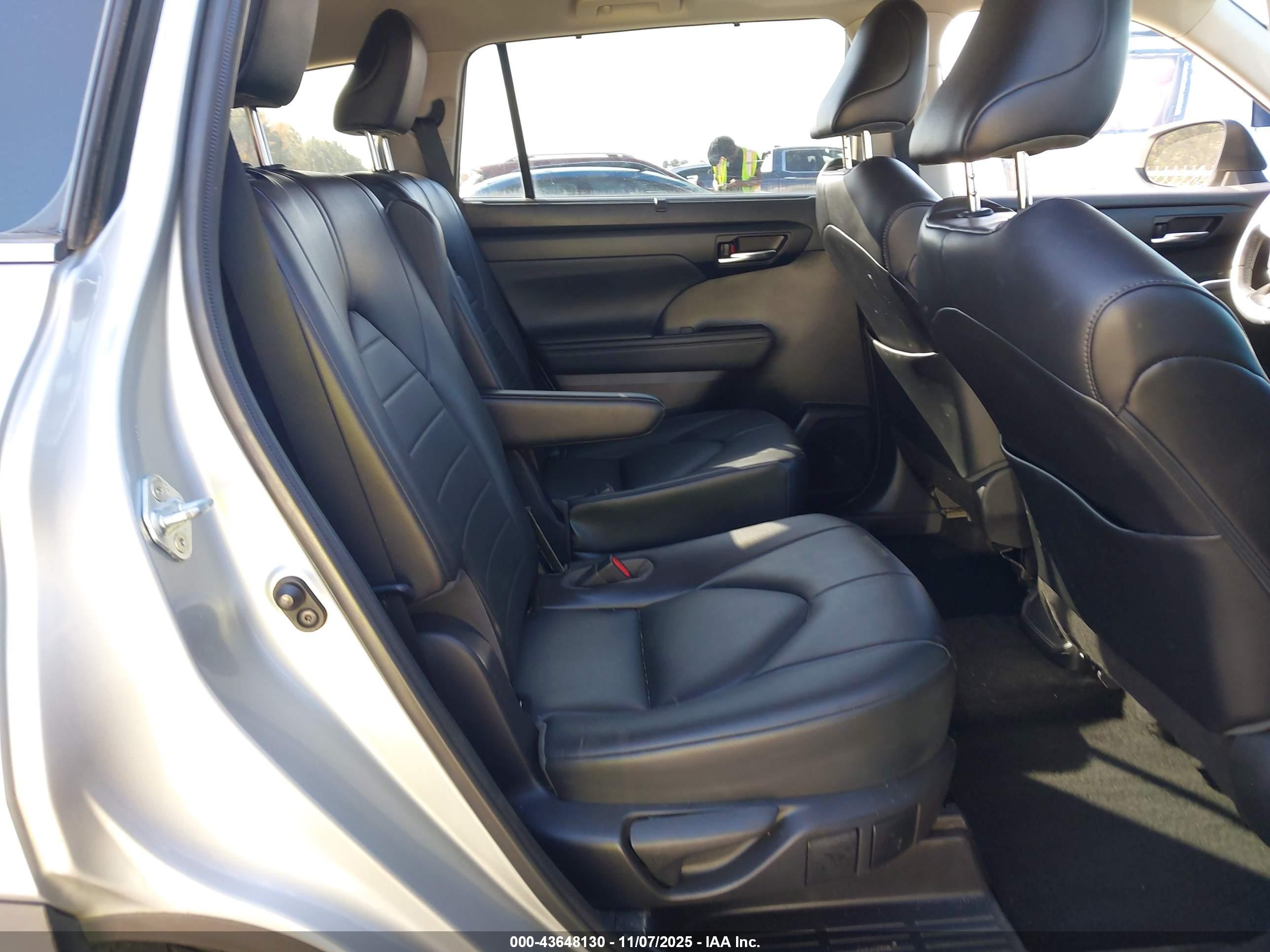 TOYOTA HIGHLANDER image 8