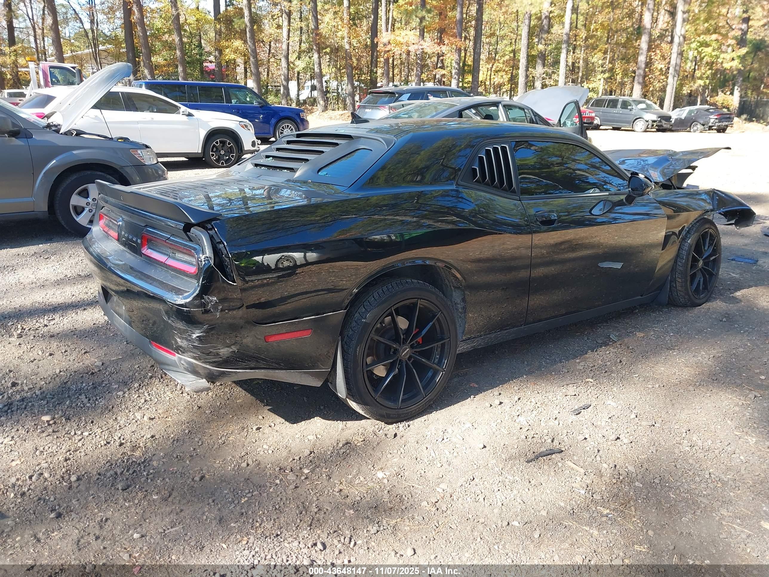 DODGE CHALLENGER image 4