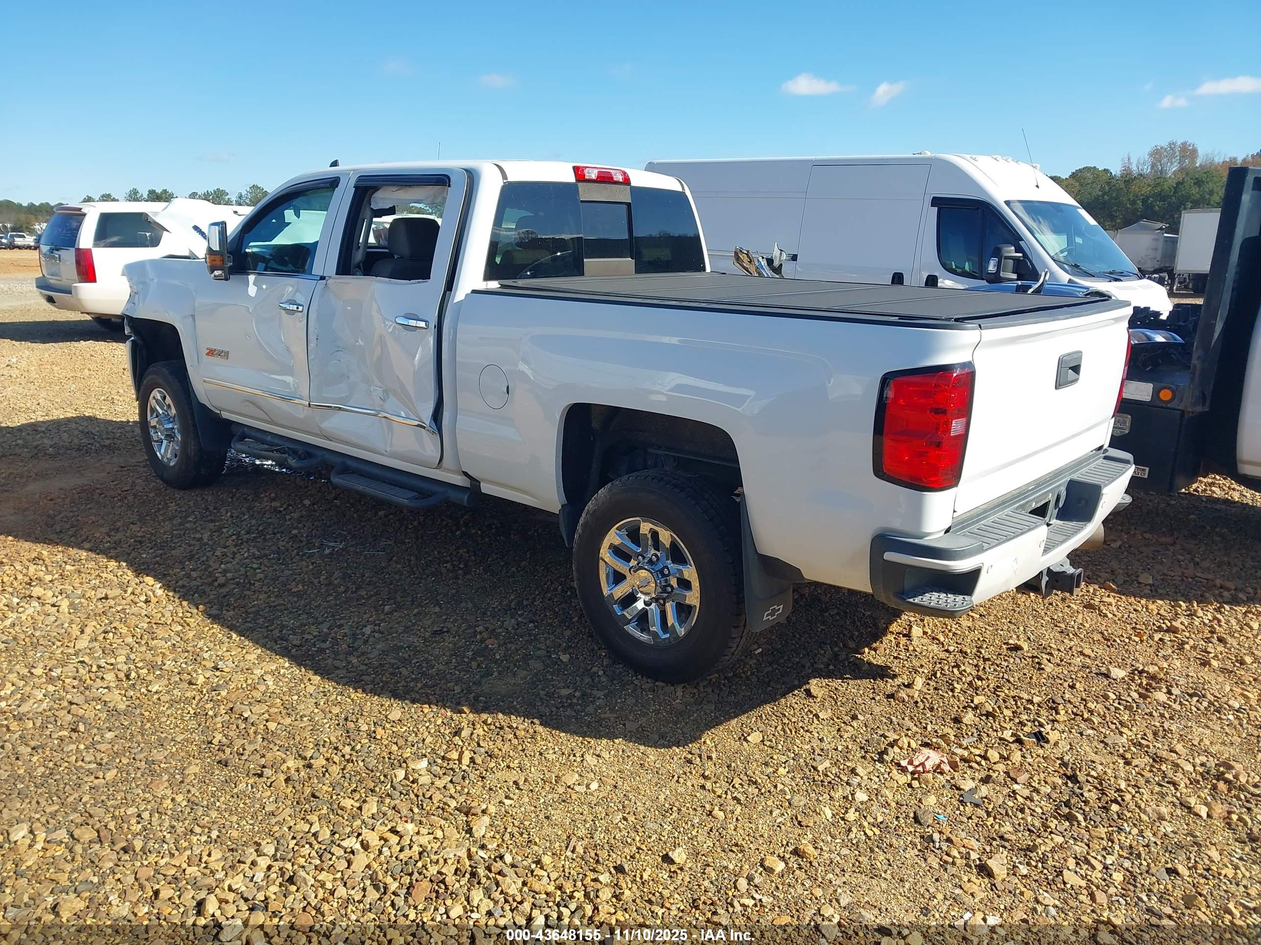 CHEVROLET SILVERADO image 3