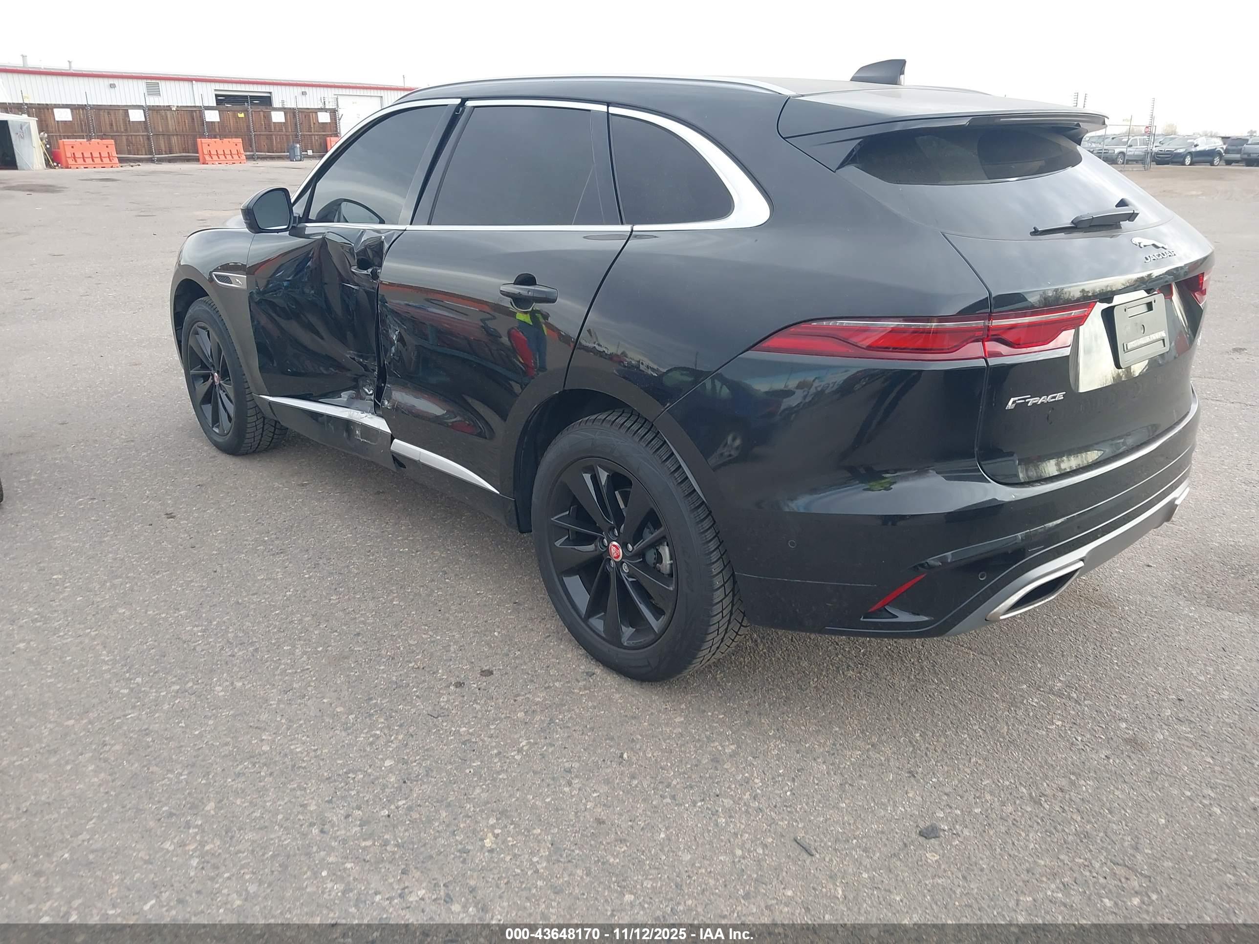 JAGUAR F-PACE image 3