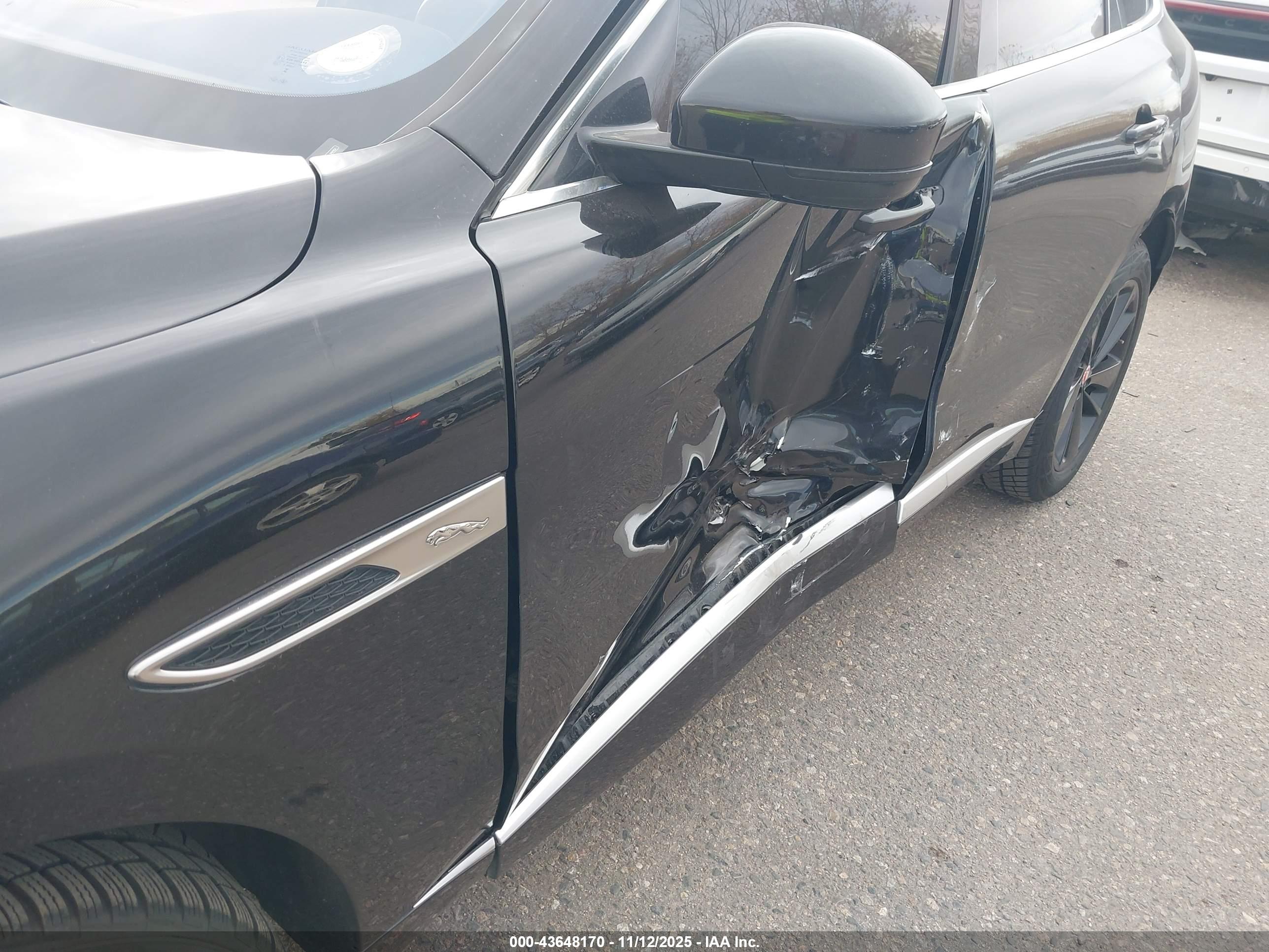 JAGUAR F-PACE image 6