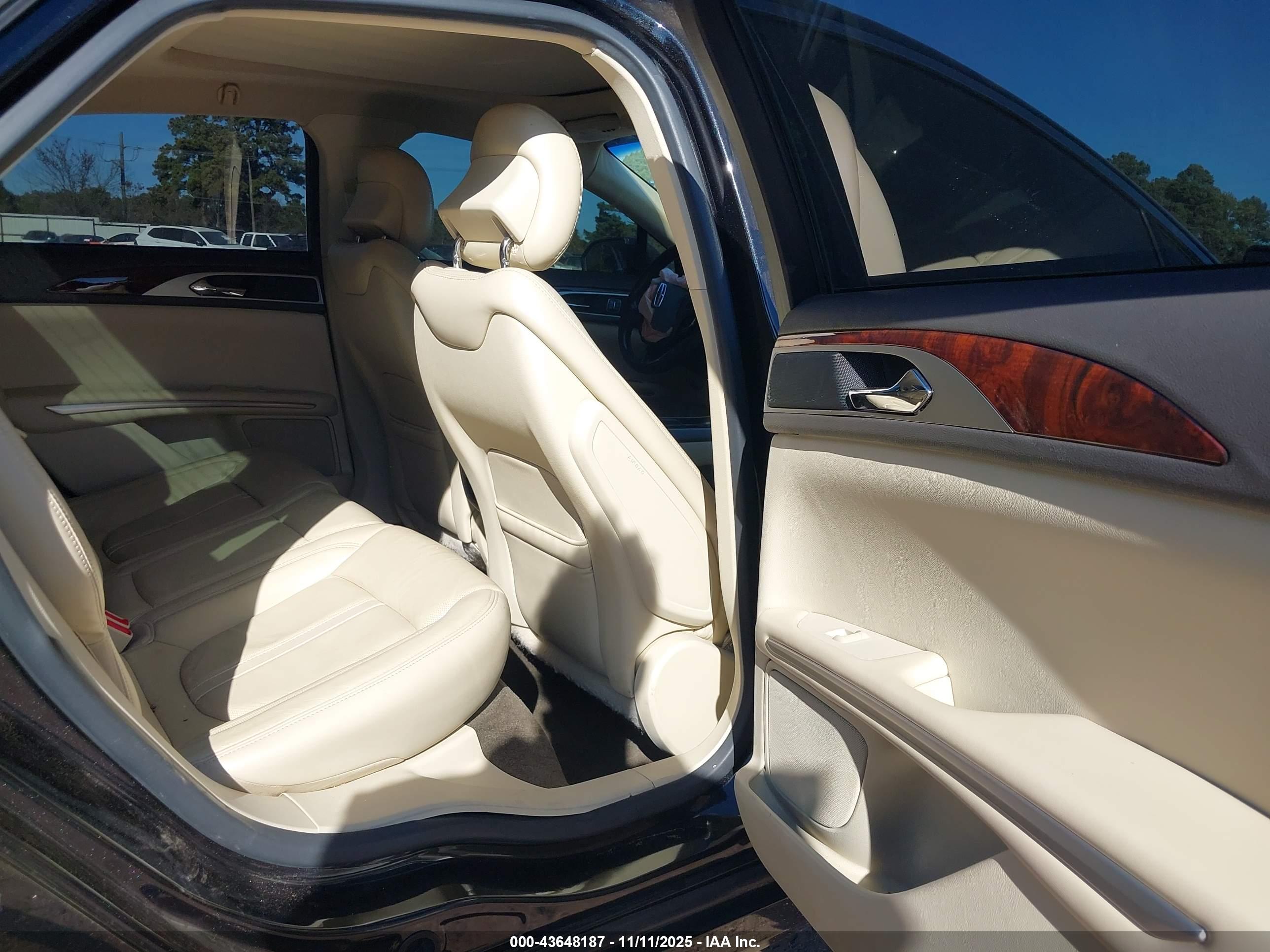 LINCOLN MKZ image 8