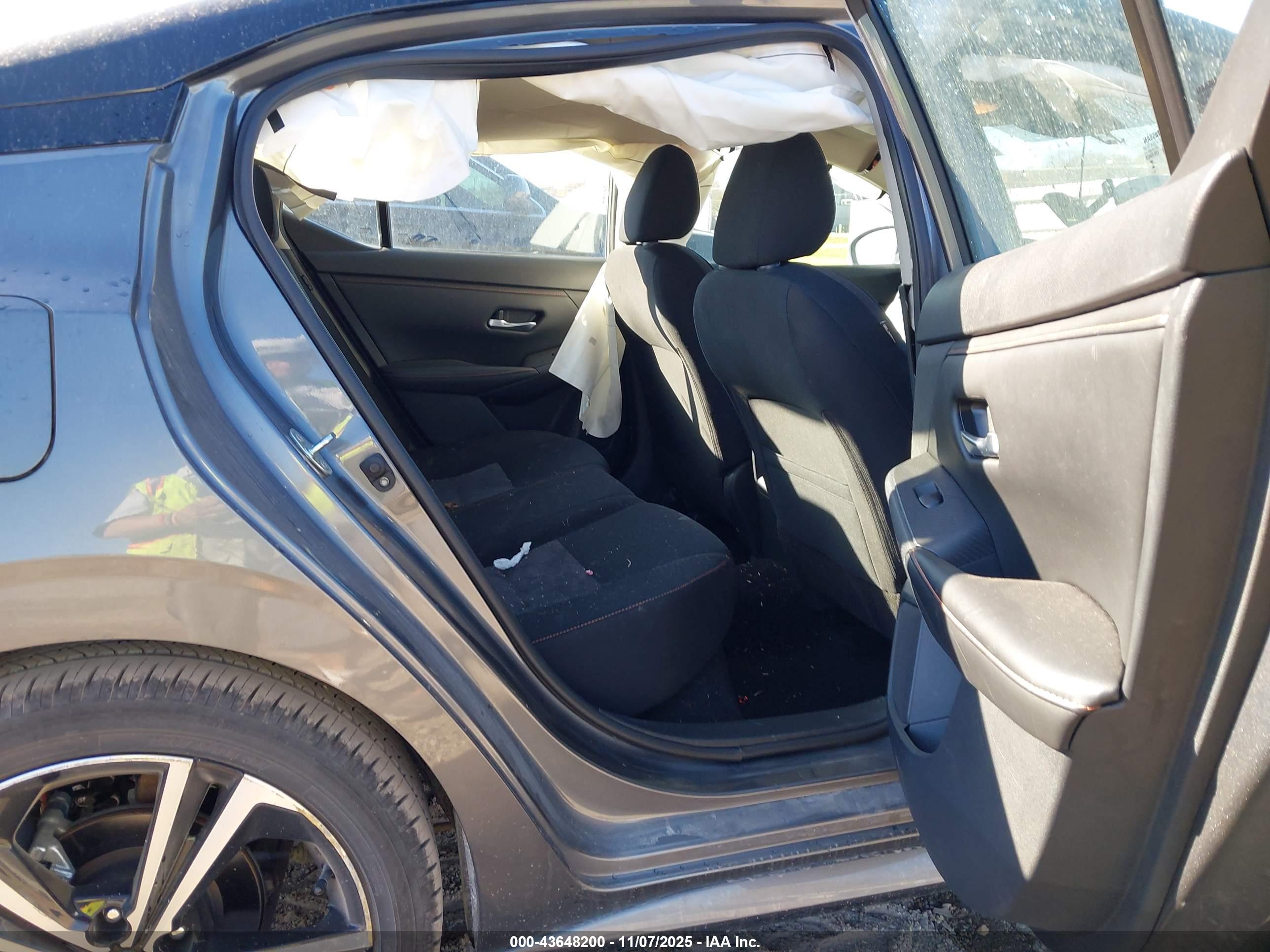 NISSAN SENTRA image 8