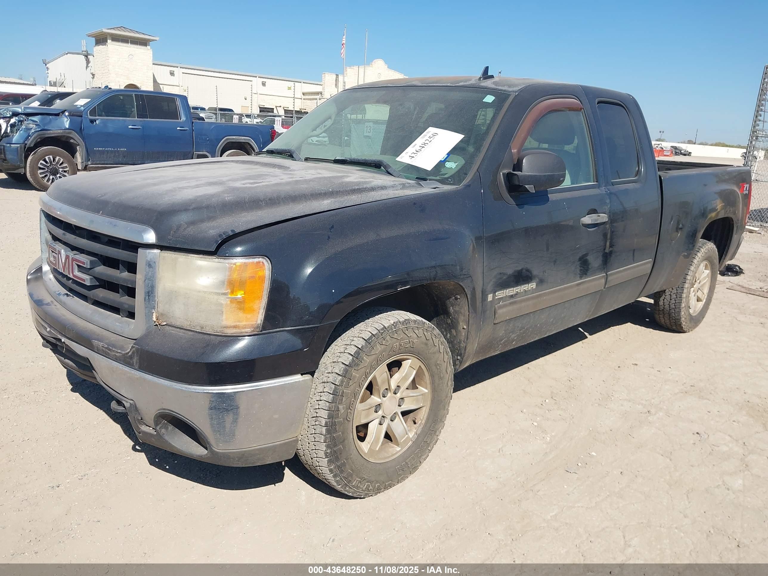 GMC SIERRA image 2