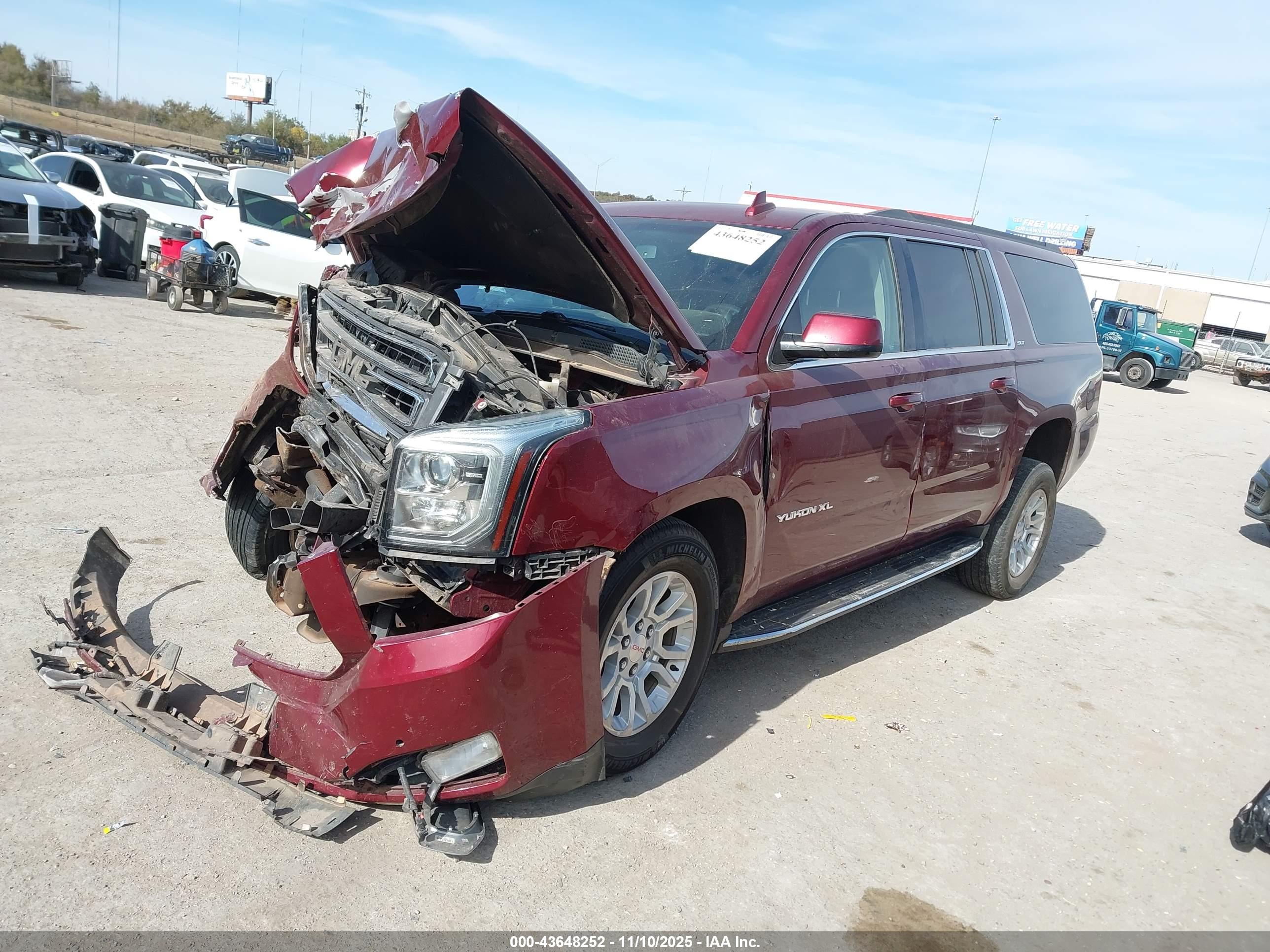 GMC YUKON image 2