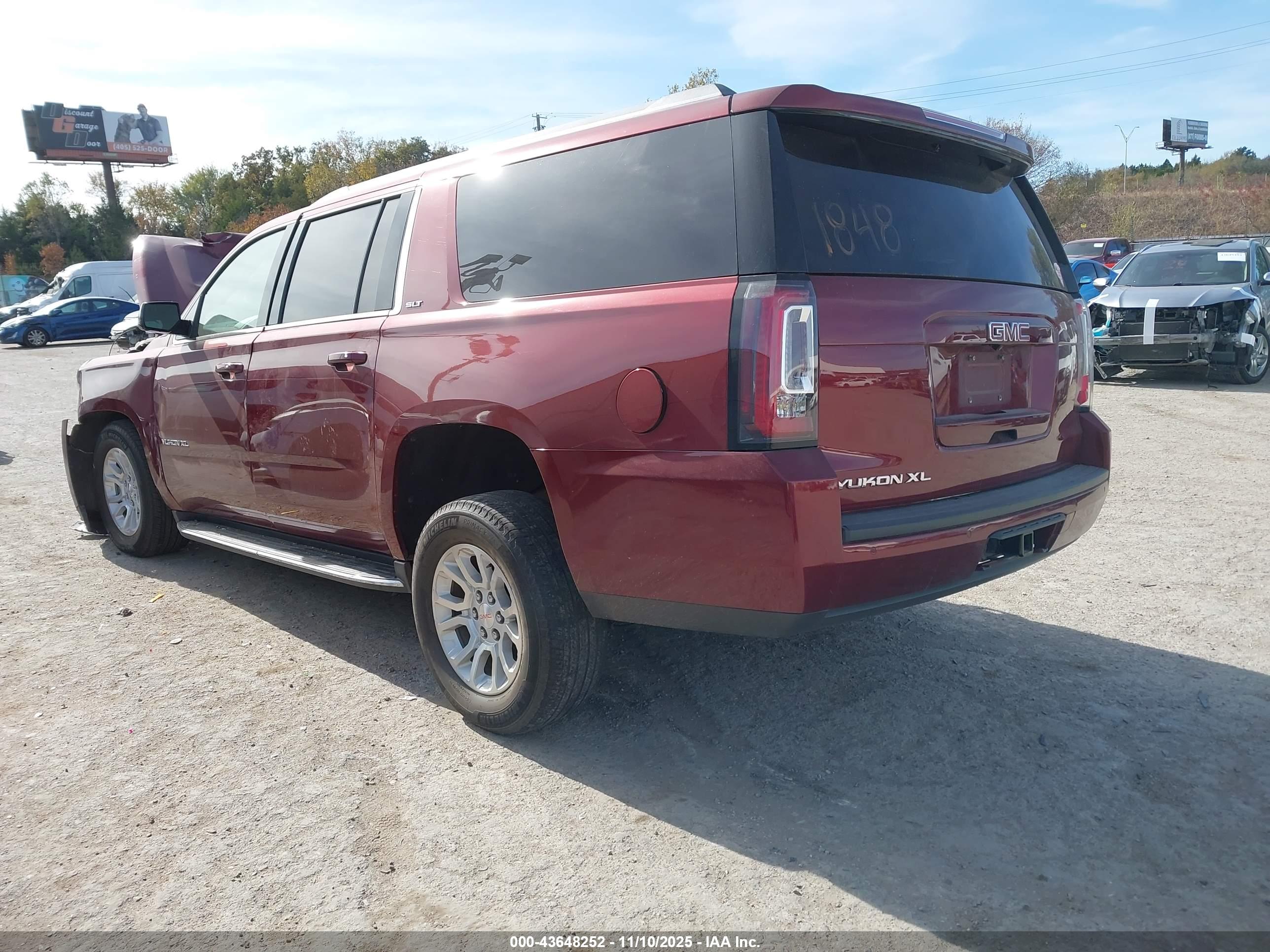 GMC YUKON image 3
