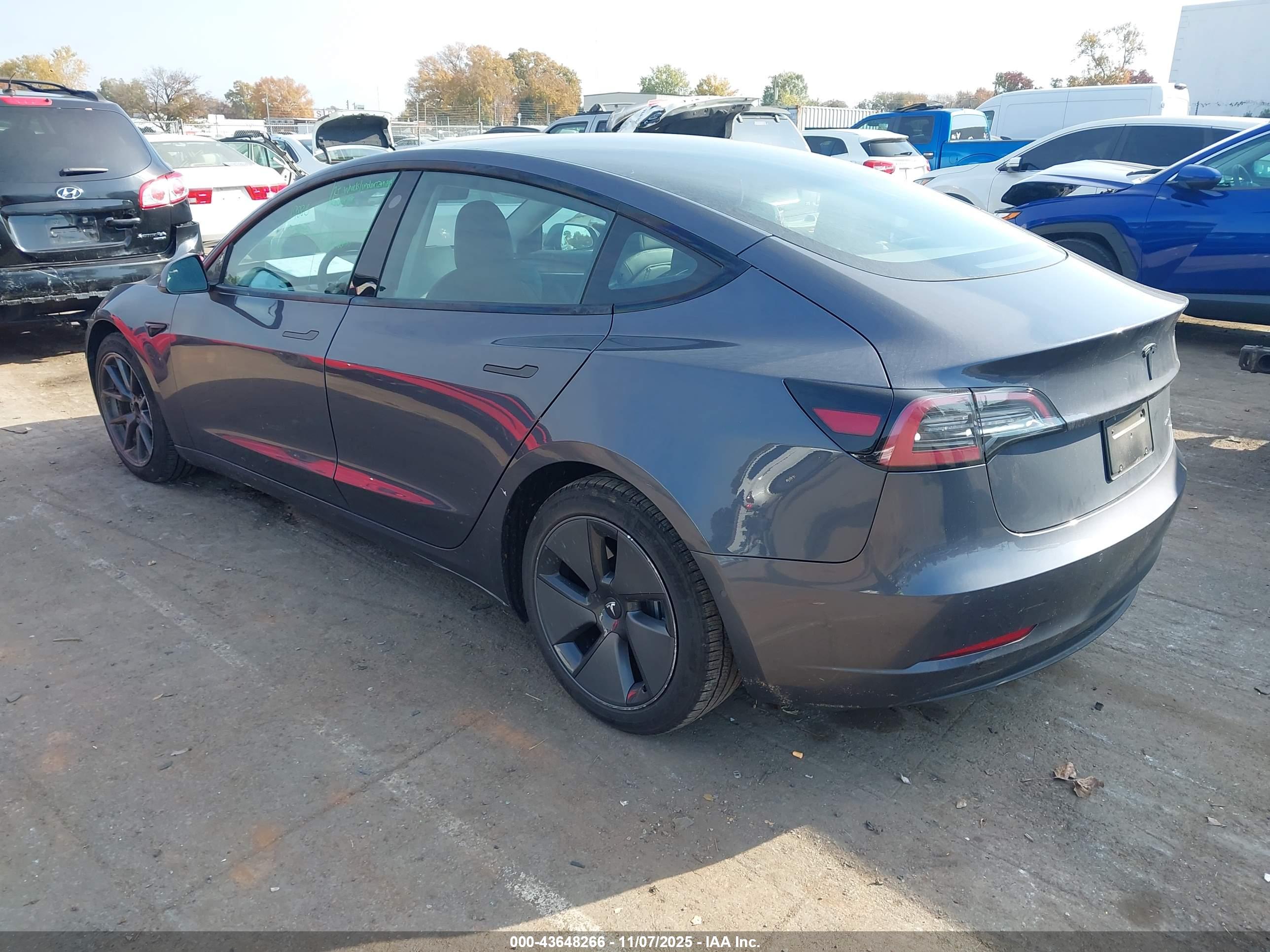 TESLA MODEL image 3