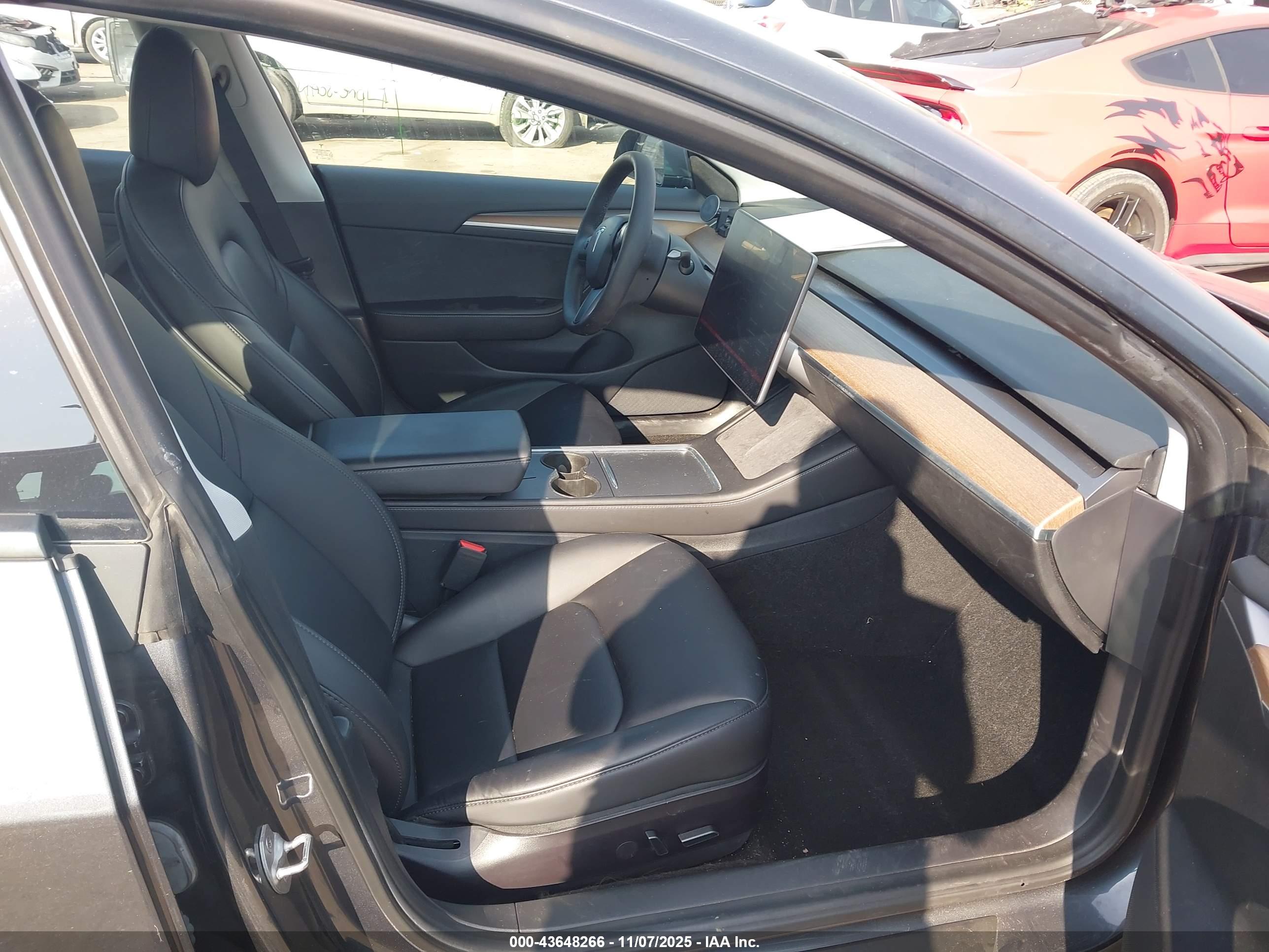 TESLA MODEL image 5